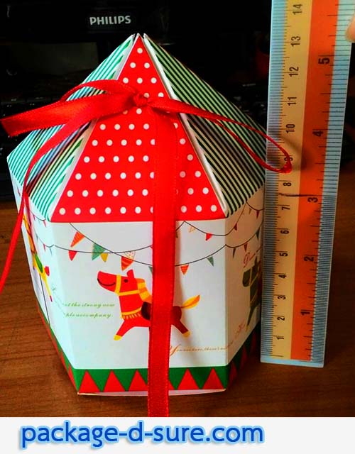 กล่อง 6 เหลี่ยม ฐานกว้าง 12 ซม. ลายม้าหมุน ไซส์ใหญ่