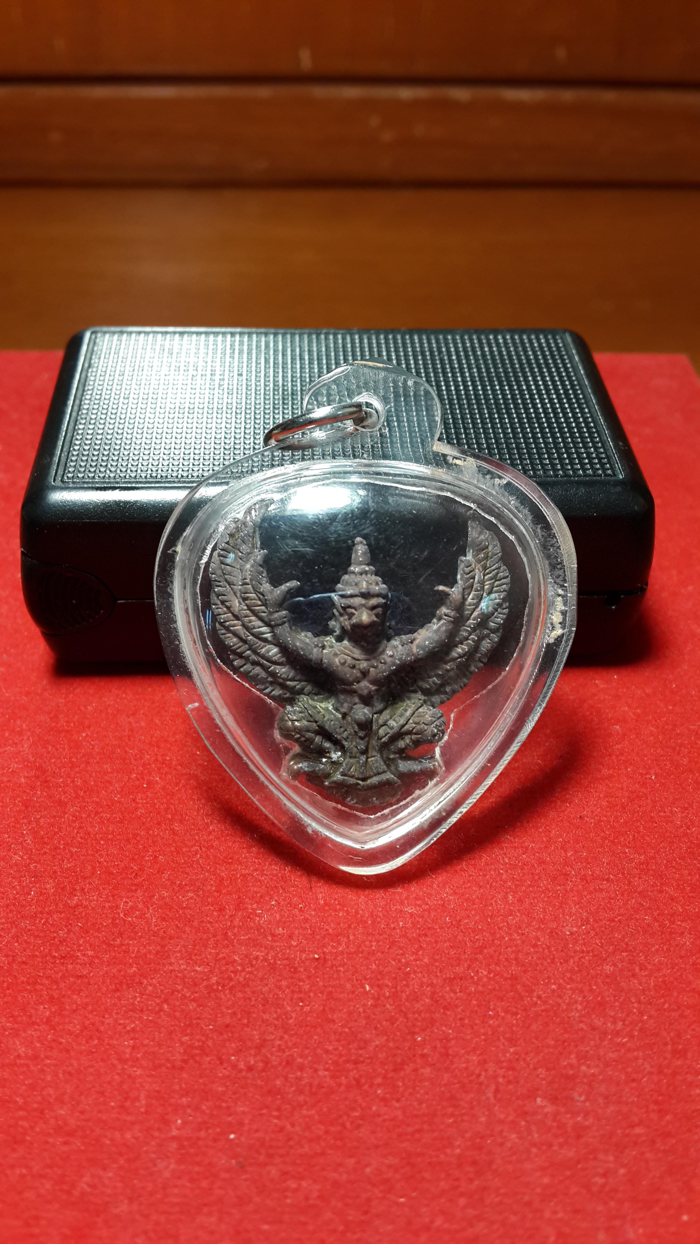 ครุฑหลังสิงห์ดาบไขว้วัดพระยาสุเรนทร์