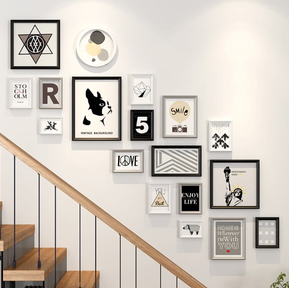 ชุดกรอบรูปติดผนังบันได Stairway18 (Dog) กรอบรูปไม้ 17 ชิ้นพร้อมภาพตามแบบ + รูปแคนวาส 1 ชิ้น และวัสดุติดตั้ง