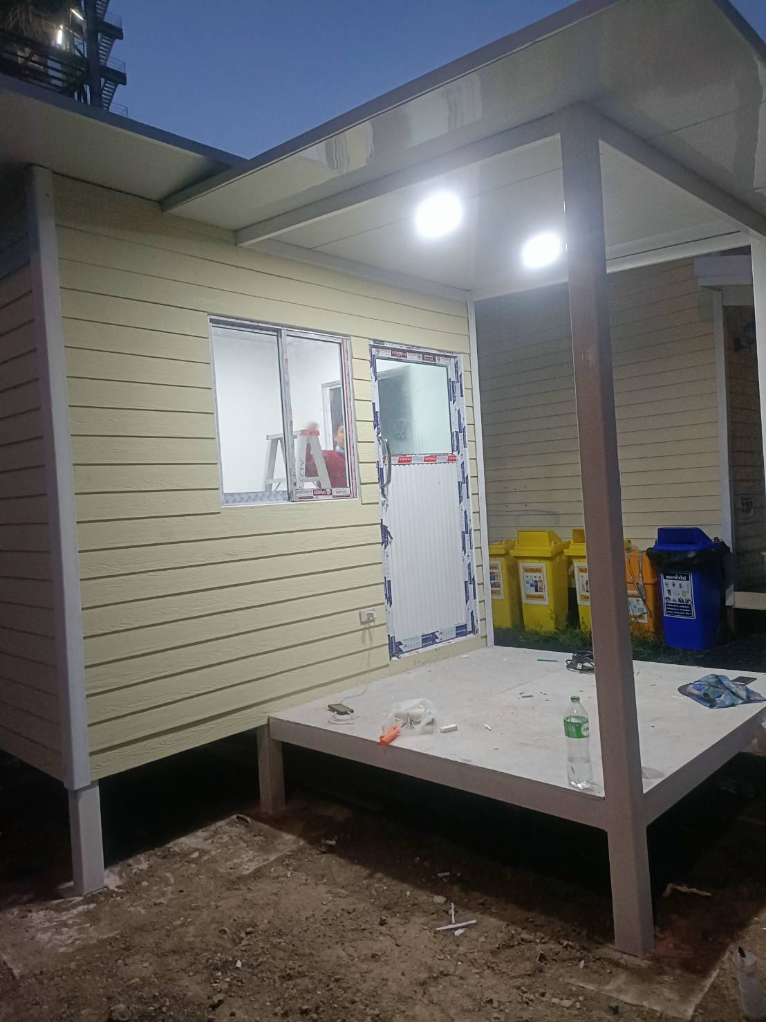 บ้านน็อคดาวน์ขนาด 2*3 เมตร พร้อมกันสาด ระเบียงด้านหน้า UC-K05 *** รวมค่าจัดส่ง