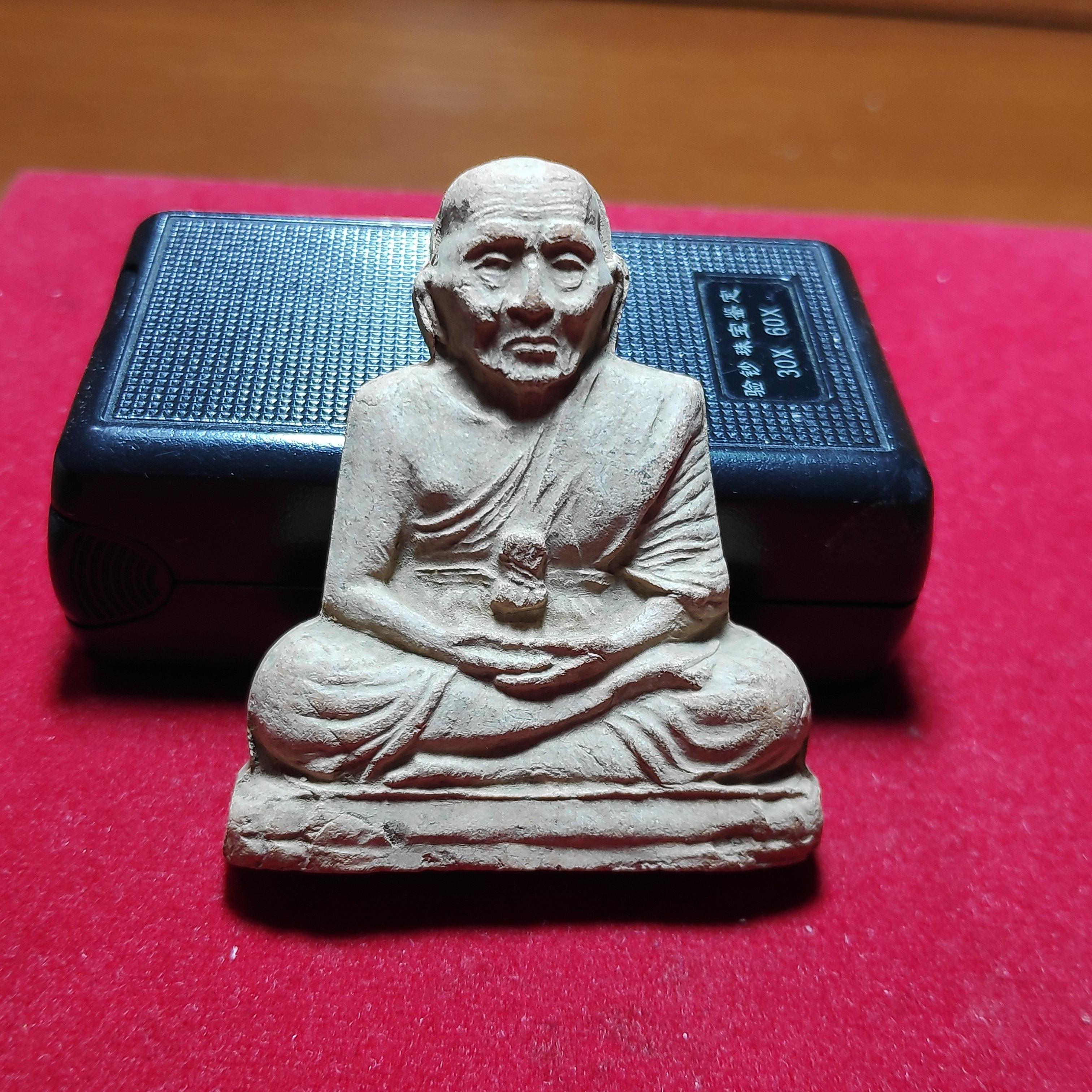 พระหลวงปู่ทวดฝังกรุวัดห้วยมงคลเนื้อดินเผามหามงคลปี2548