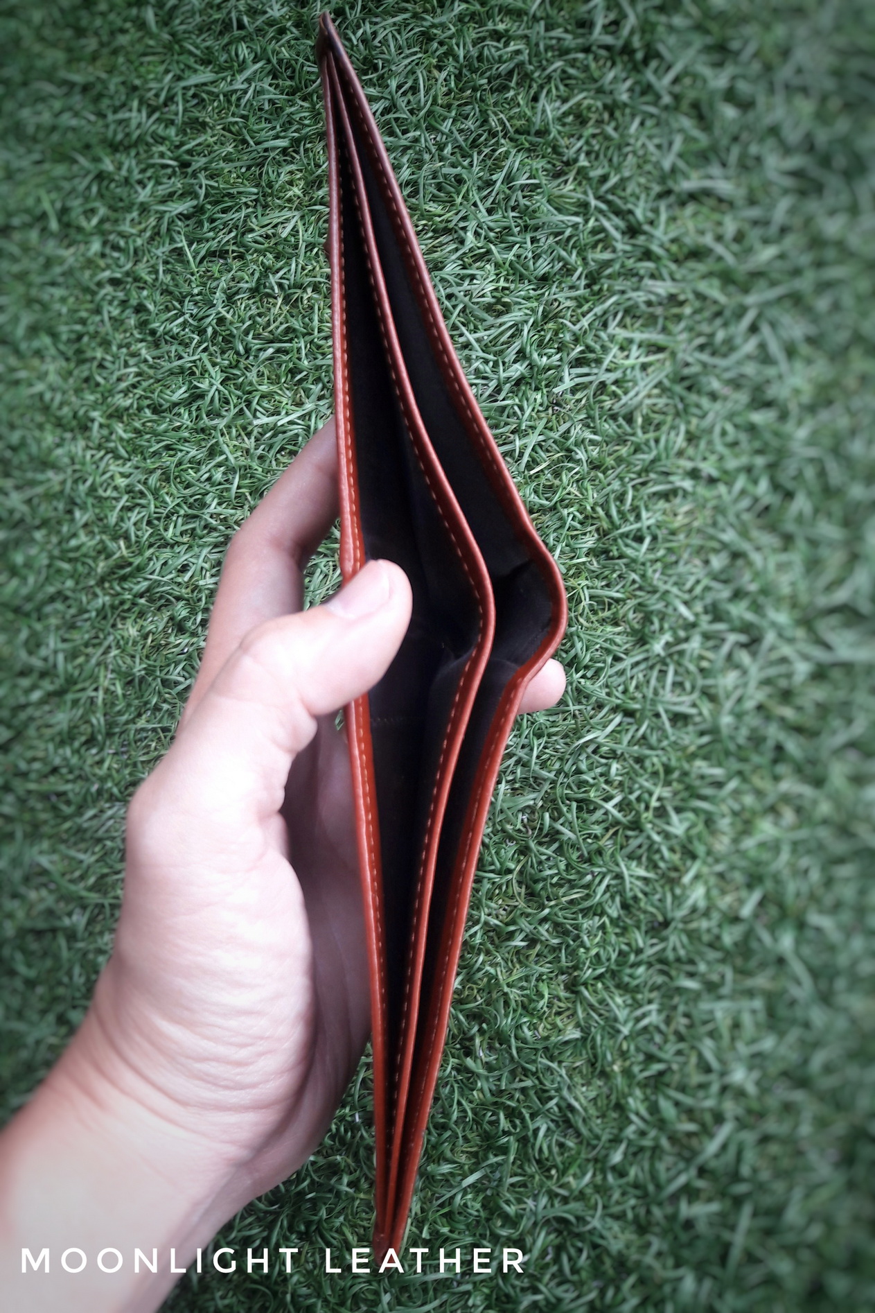 กระเป๋าสตางค์หนังวัวแท้ สำหรับผู้ชาย รุ่น Boss สีแทน ทนทาน เรียบเท่ ของแท้ มีกล่อง ถูกกว่าในช็อป