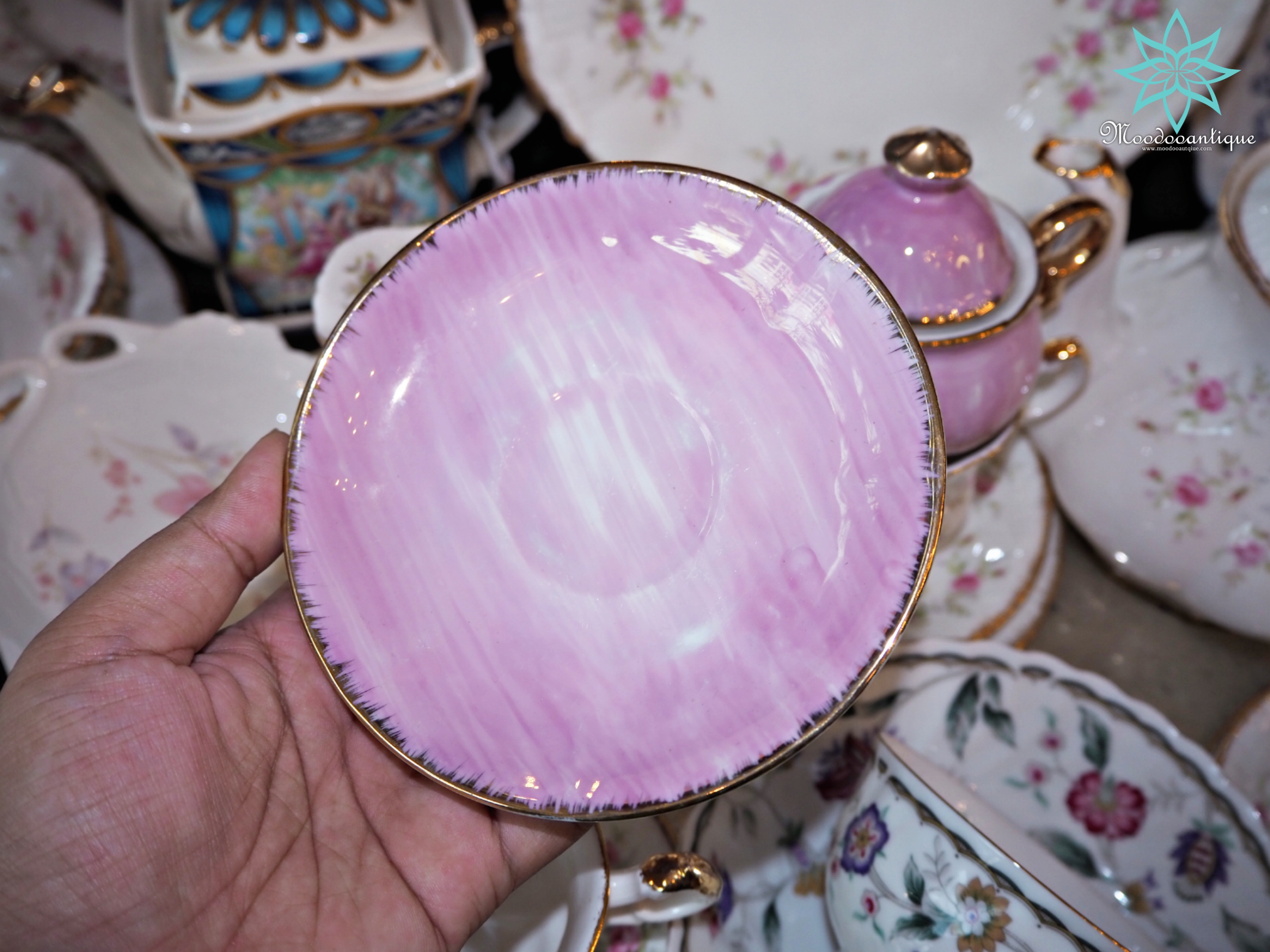 โถน้ำตาลชมพูอมม่วง