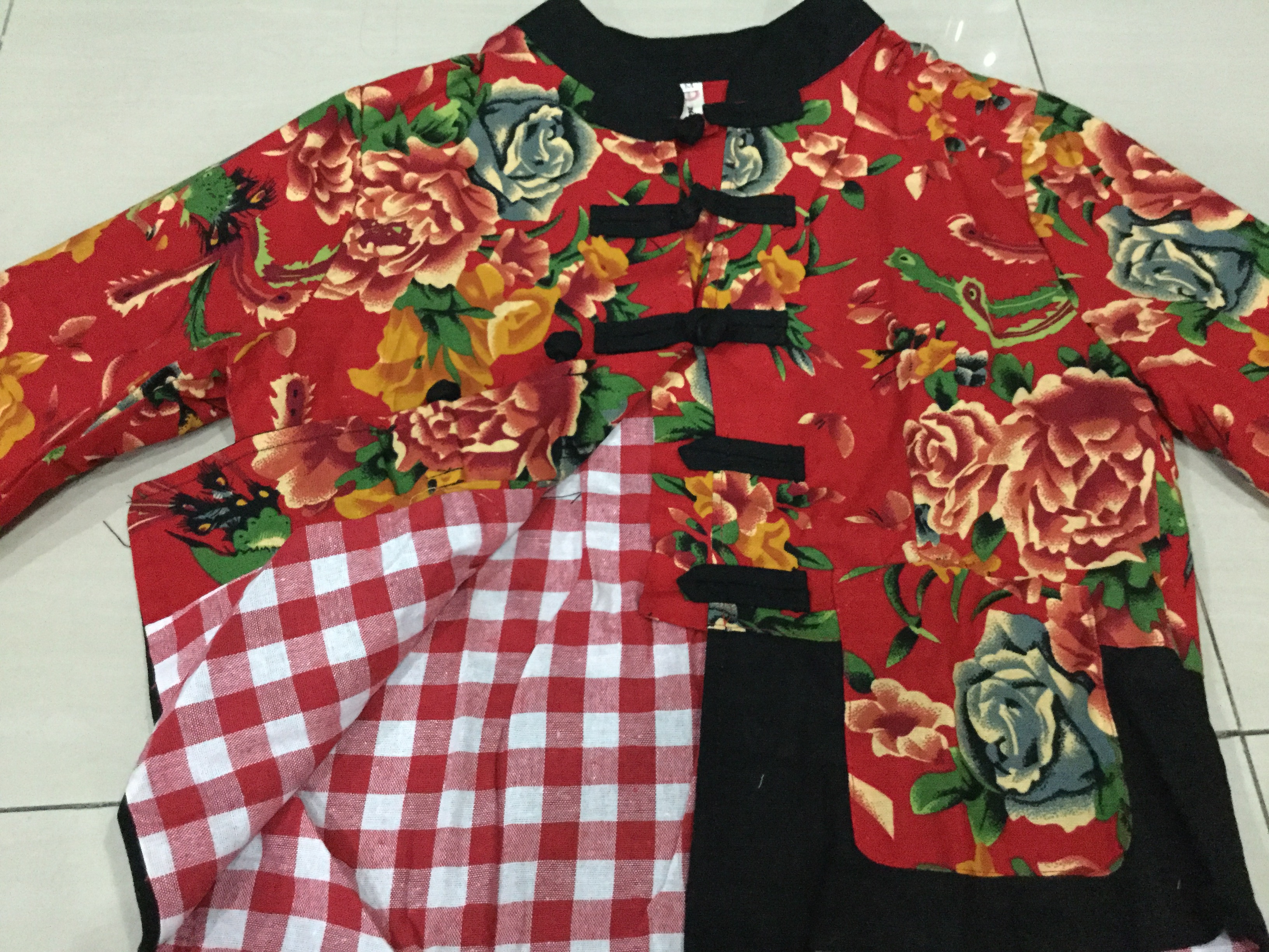 เสื้อผ้าฝ้ายแขนยาว สีแดงดอกโบตั๋น รหัส GR 49 สินค้าพร้อมส่ง