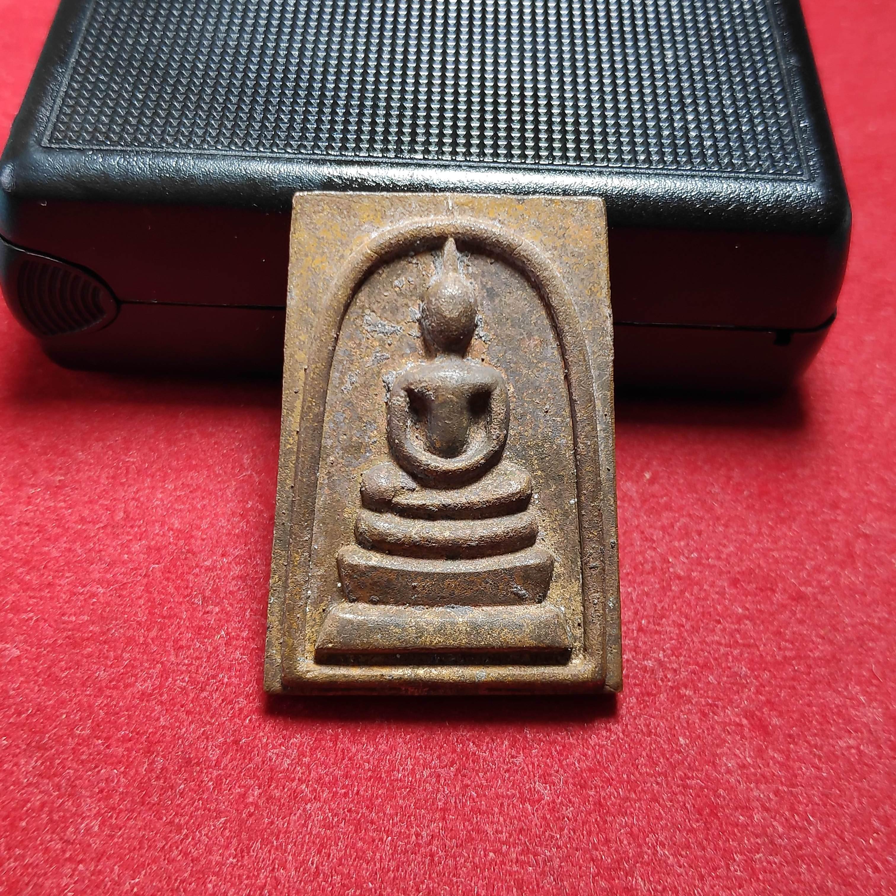 เหรียญหล่อพระสมเด็จรุ่นมงคลบารมีหลวงปู่เเสงญาณวโรวัดป่าอรัญญาวิเวก จ.อำนาจเจริญ