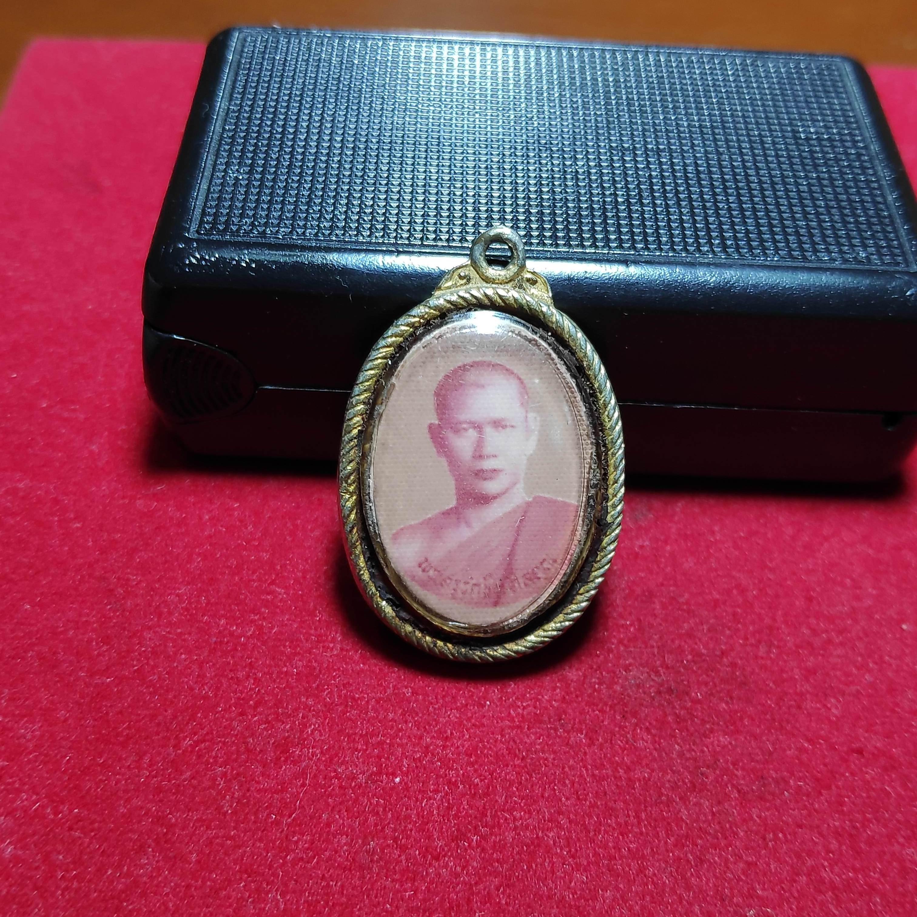 ล็อกเก็ตพระครูรักขิตศีลคุณวัดป่าทรงคุณ