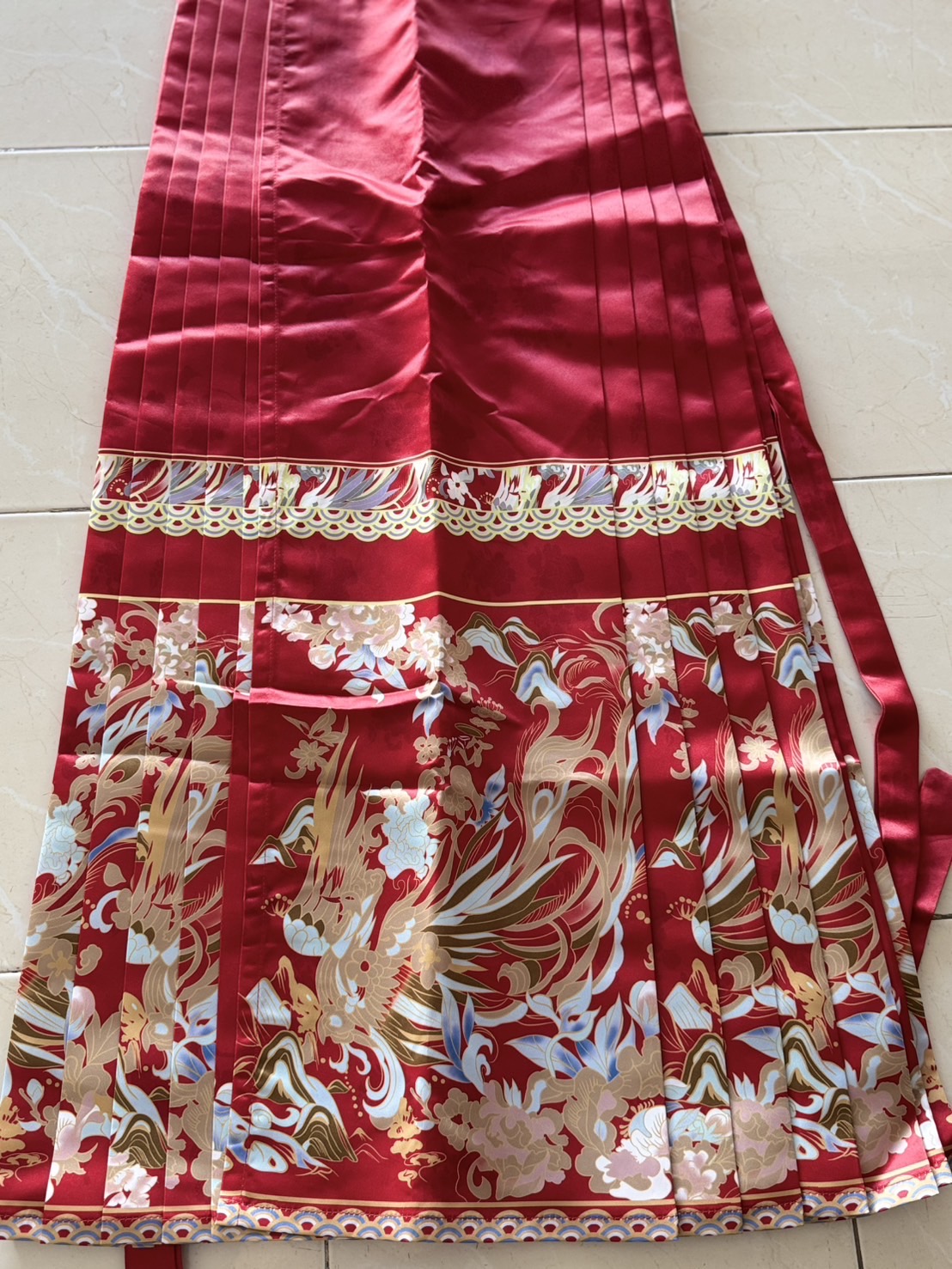 กระโปรงหม่าเมี่ยนยาว สีแดง