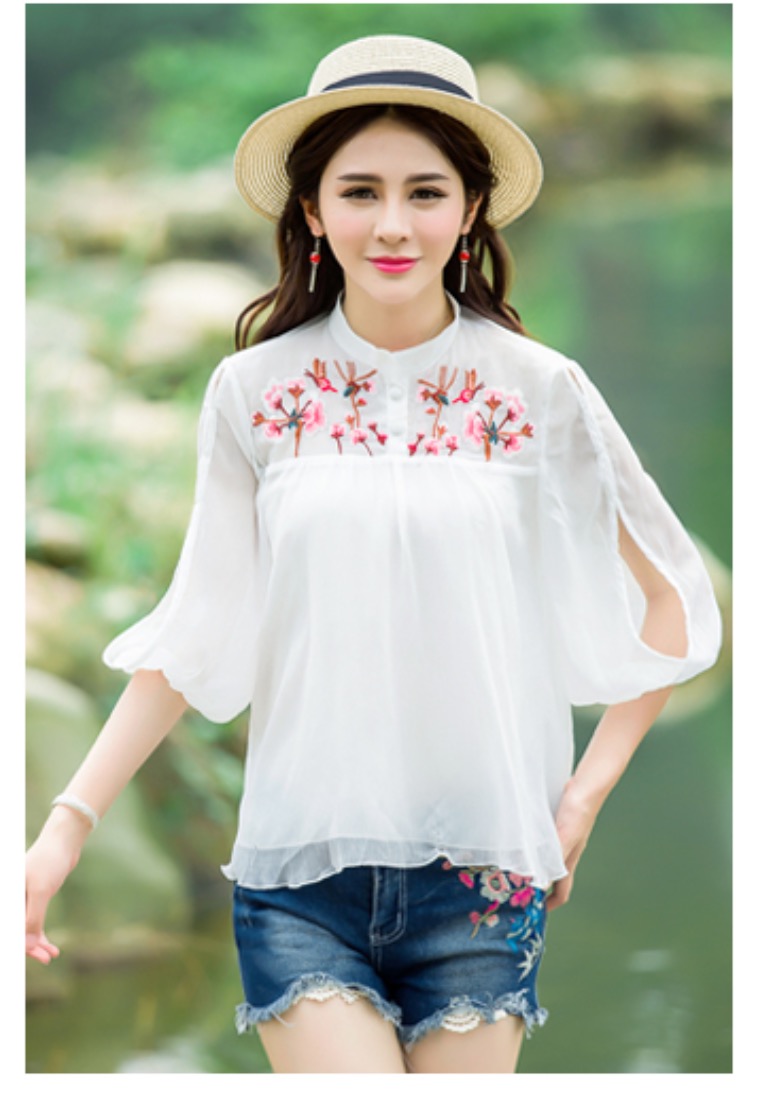 เสื้อแขนสี่ส่วน เนื้อดี ใส่สบาย รหัส WF 47. สีขาวลายปักดอก