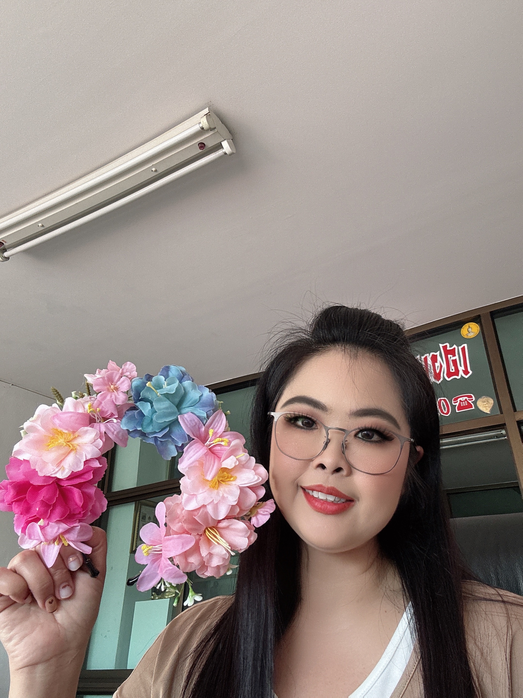 ที่คาดผมดอกไม้สีชมพูฟ้า ใส่ได้ทั้งเด็กและผู้ใหญ่