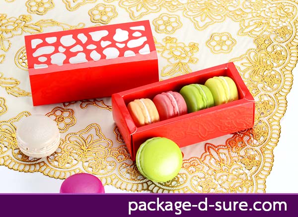 โปรโมชั่น//กล่องมาการองแบบสั้น 4 ชิ้น ลายฉลุ 5.8x12.8x4 สีแดงสด