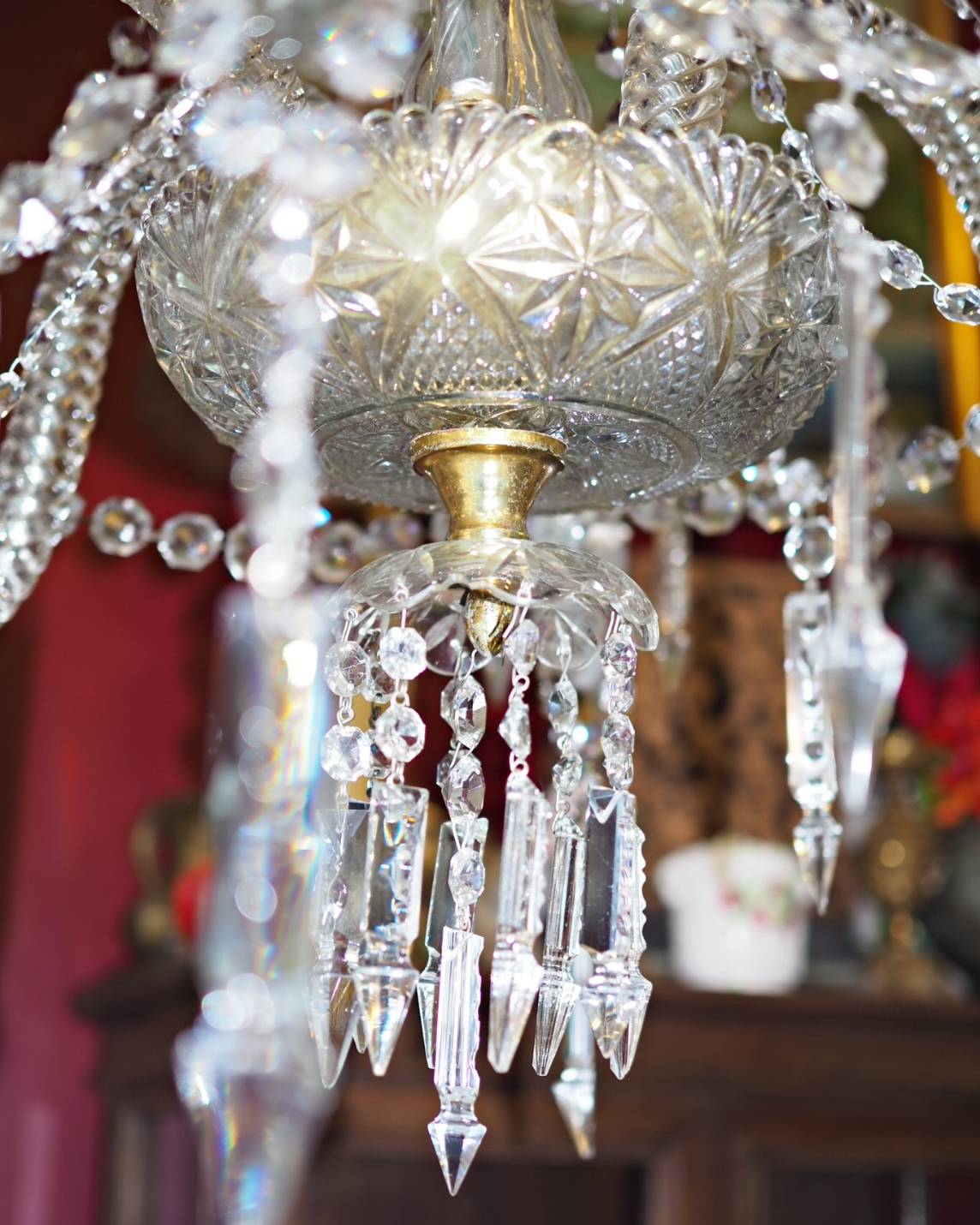 Antique French Crystal Chandelier งานฝรั่งเศส โค้งก้านโค้งงอบิดเป็นเกลียว มี 6 ช่อกิ่งไฟ