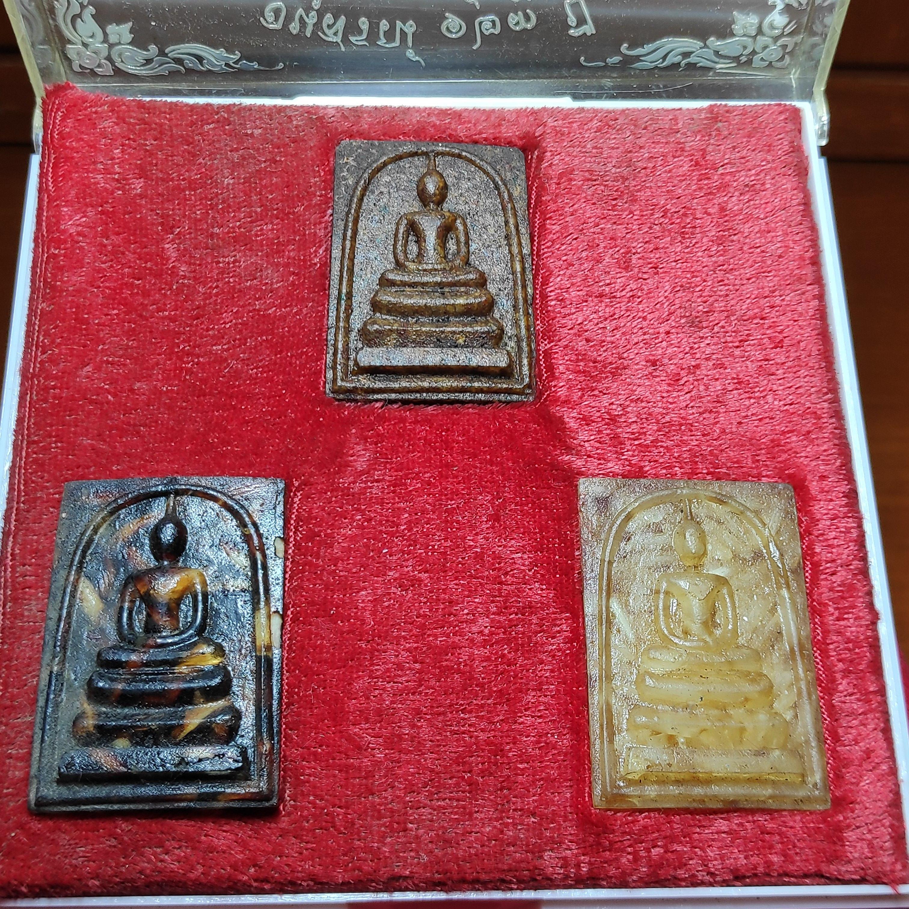 พระชุดสมเด็จข้าวสารหินวัดระฆังรุ่นอนุสรณ์123ปีสมเด็จพุฒาจารย์โตปี2538