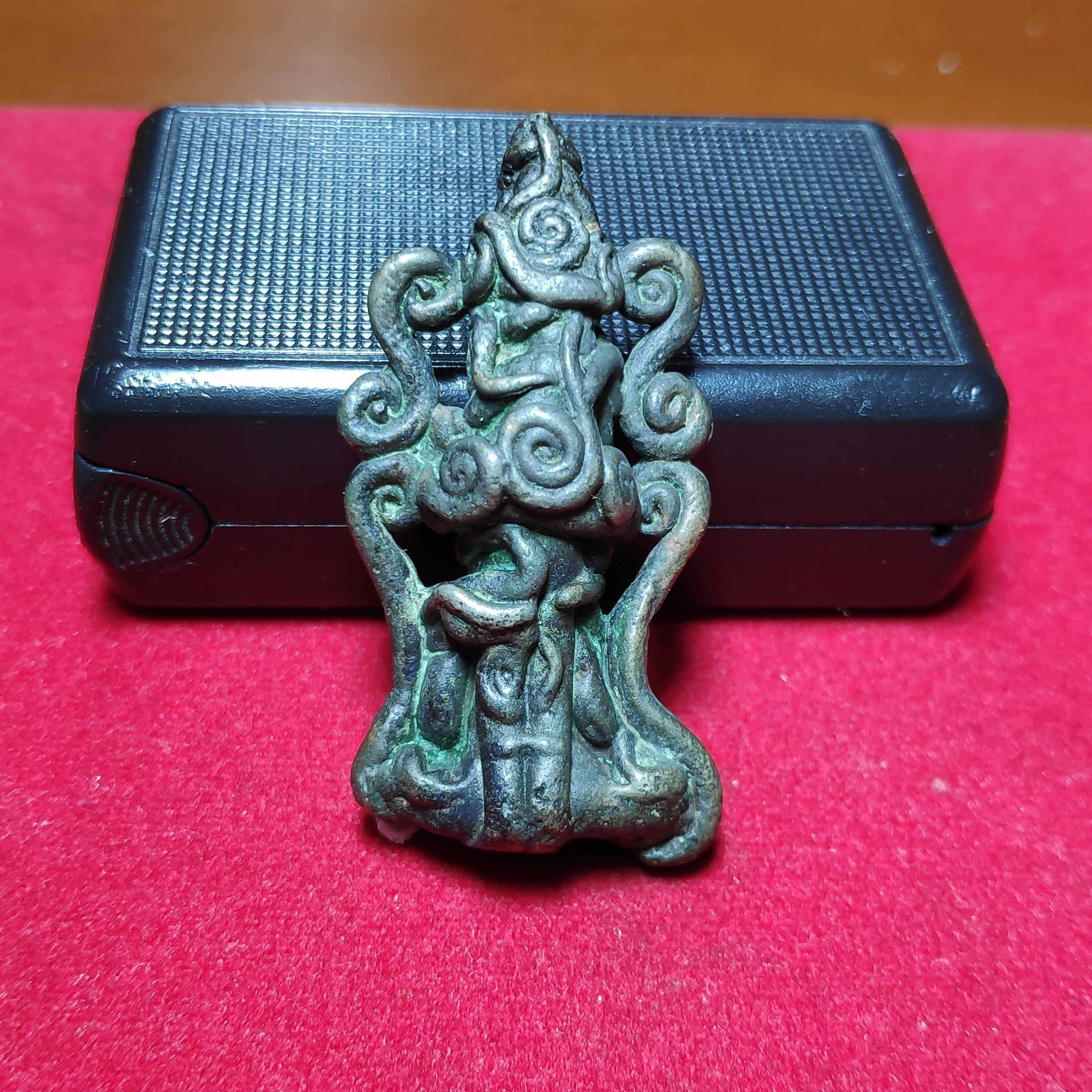 รูปหล่อพระปิดตาซ้อน3หลังยันต์เนื้อสัมฤทธิ์สูง4เซ็นต์