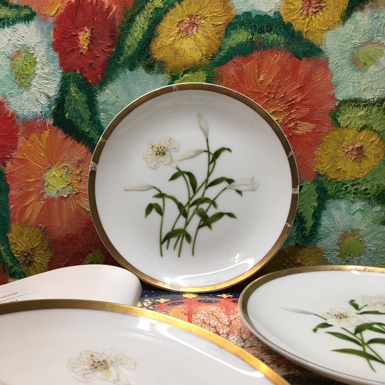จานแบ่งขนม ขอบทองลายดอกไม้สีขาว แบรนด์ Fukagawa Seiji Ichiro Kimishima