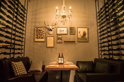 ชุดรูปกรอบลอยพร้อมหัวกวาง White Stag Head (Timber) ภาพกรอบลอย6ชิ้น+หัวกวาง+ชั้นวางพร้อมวัสดุติดตั้ง