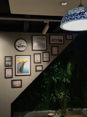 ชุดกรอบรูปติดผนังบันได Stairway18 (View) กรอบรูปไม้ 17 ชิ้นพร้อมภาพตามแบบ + รูปแคนวาส 1 ชิ้น และวัสดุติดตั้ง