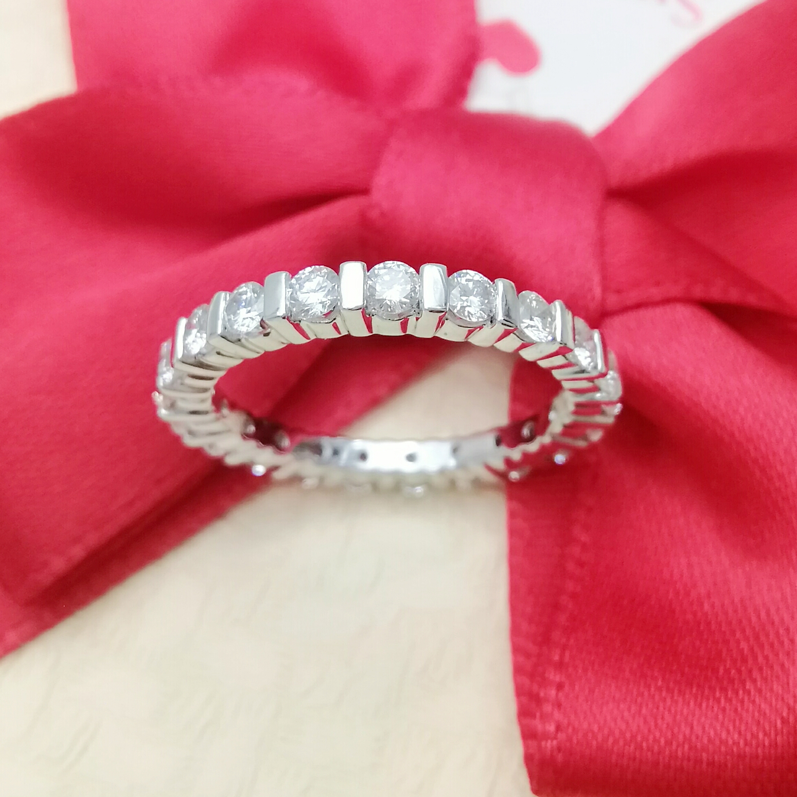 แหวนเพชรรอบวง Eternity ring น้ำหนักรวม 1.05 กะรัต