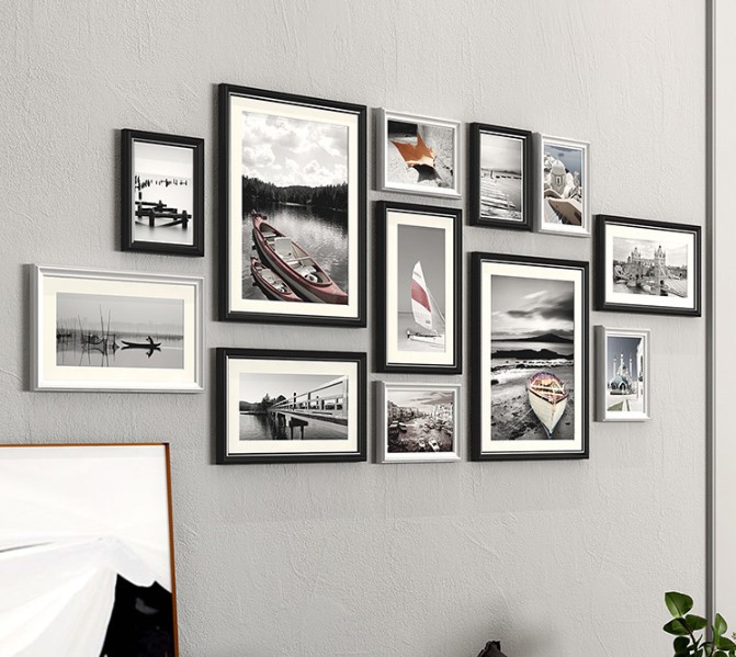 ชุดกรอบรูปติดผนัง Photograph Black&White12 กรอบรูปไม้สีขาวดำ12 ชิ้น พร้อมภาพตามแบบและวัสดุติดตั้ง