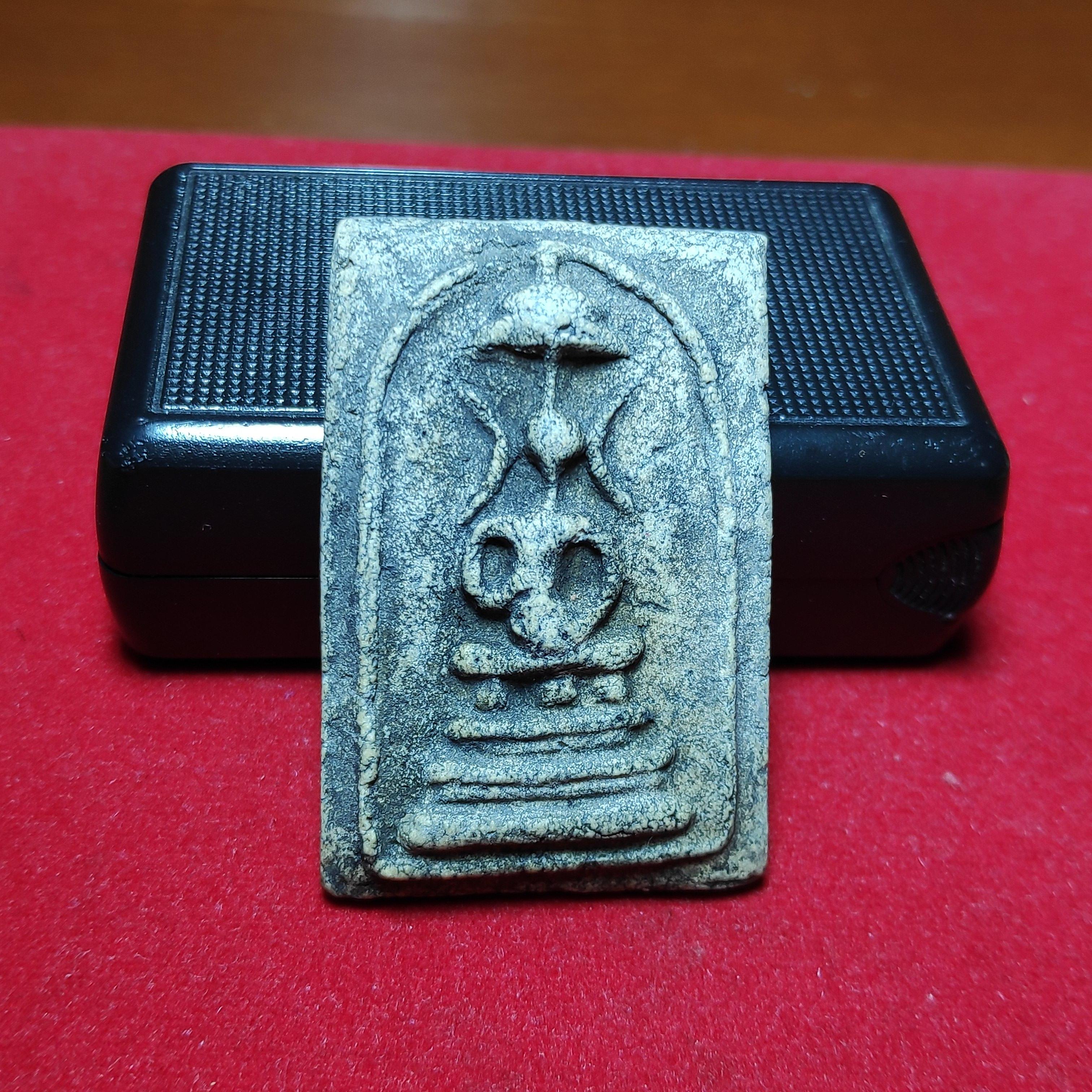 พระสมเด็จหลวงปู่นาควัดระฆังปางจกบาตร