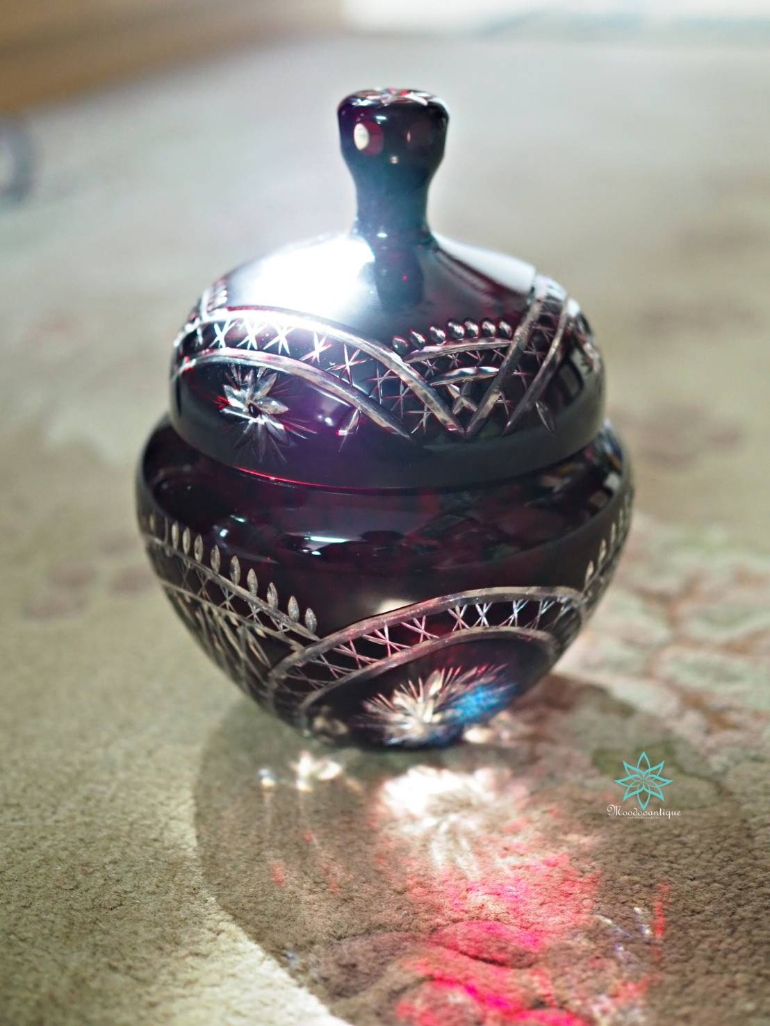 โถคริสตัล bohemian สีแดง