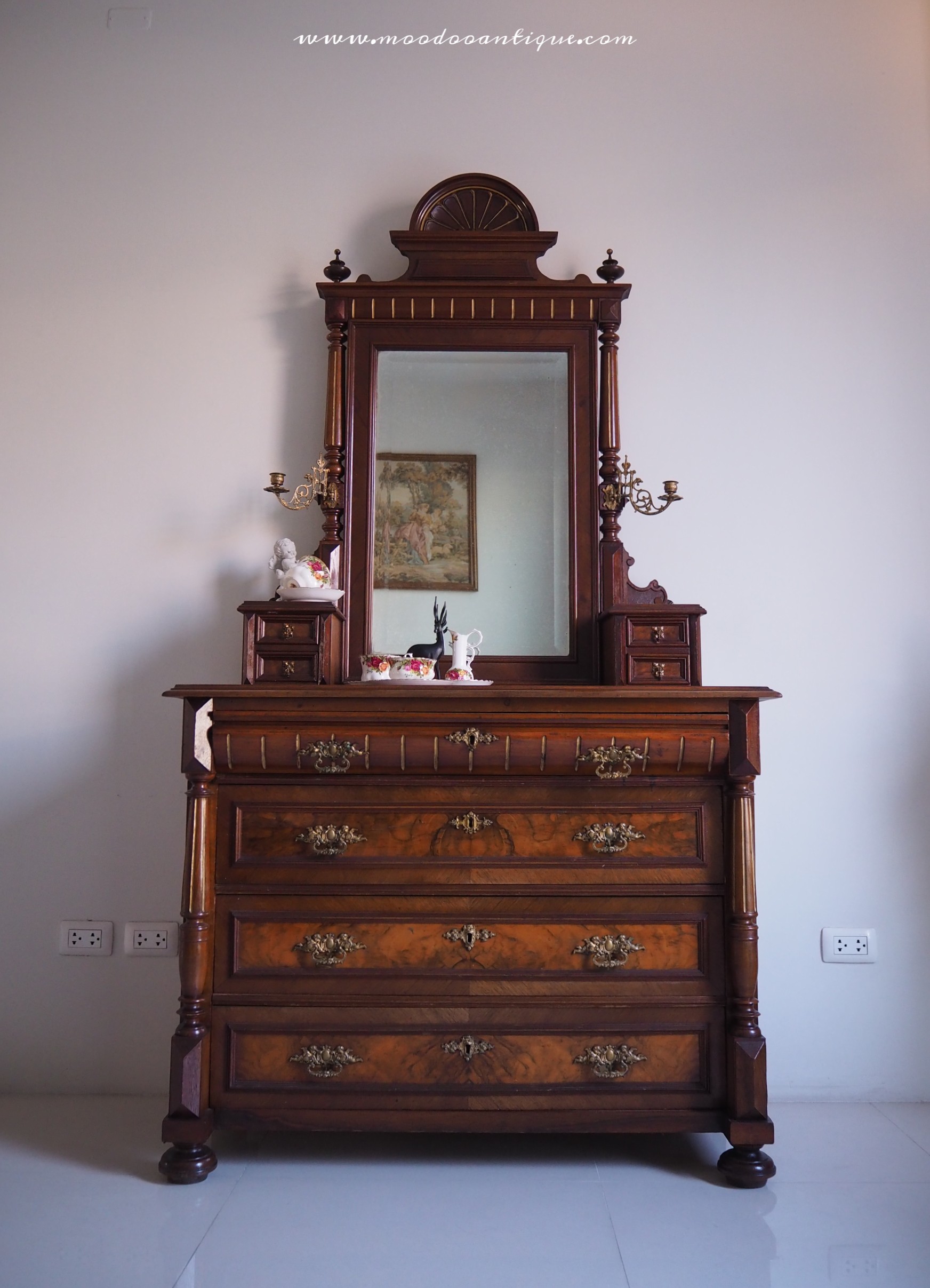 โต๊ะเครื่องแป้งไม้วอล์นัท