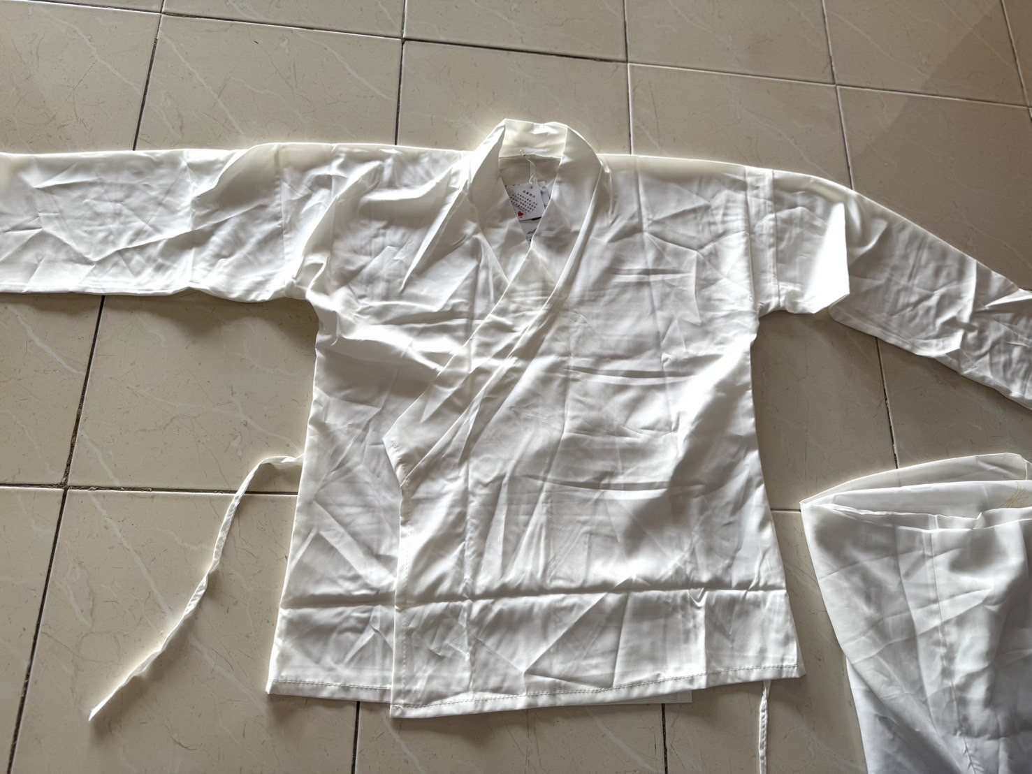 ชุดองค์ชายฮั่น พร้อมส่ง เสื้อขาว + กระโปรง + เสื้อคลุม รหัส 742