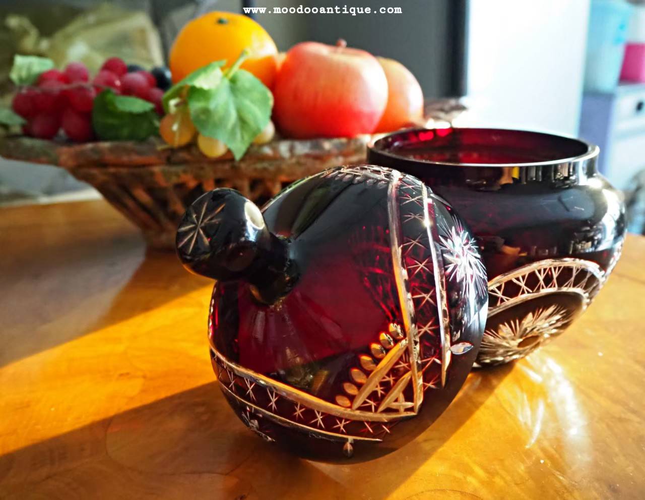 โถคริสตัล bohemian สีแดง