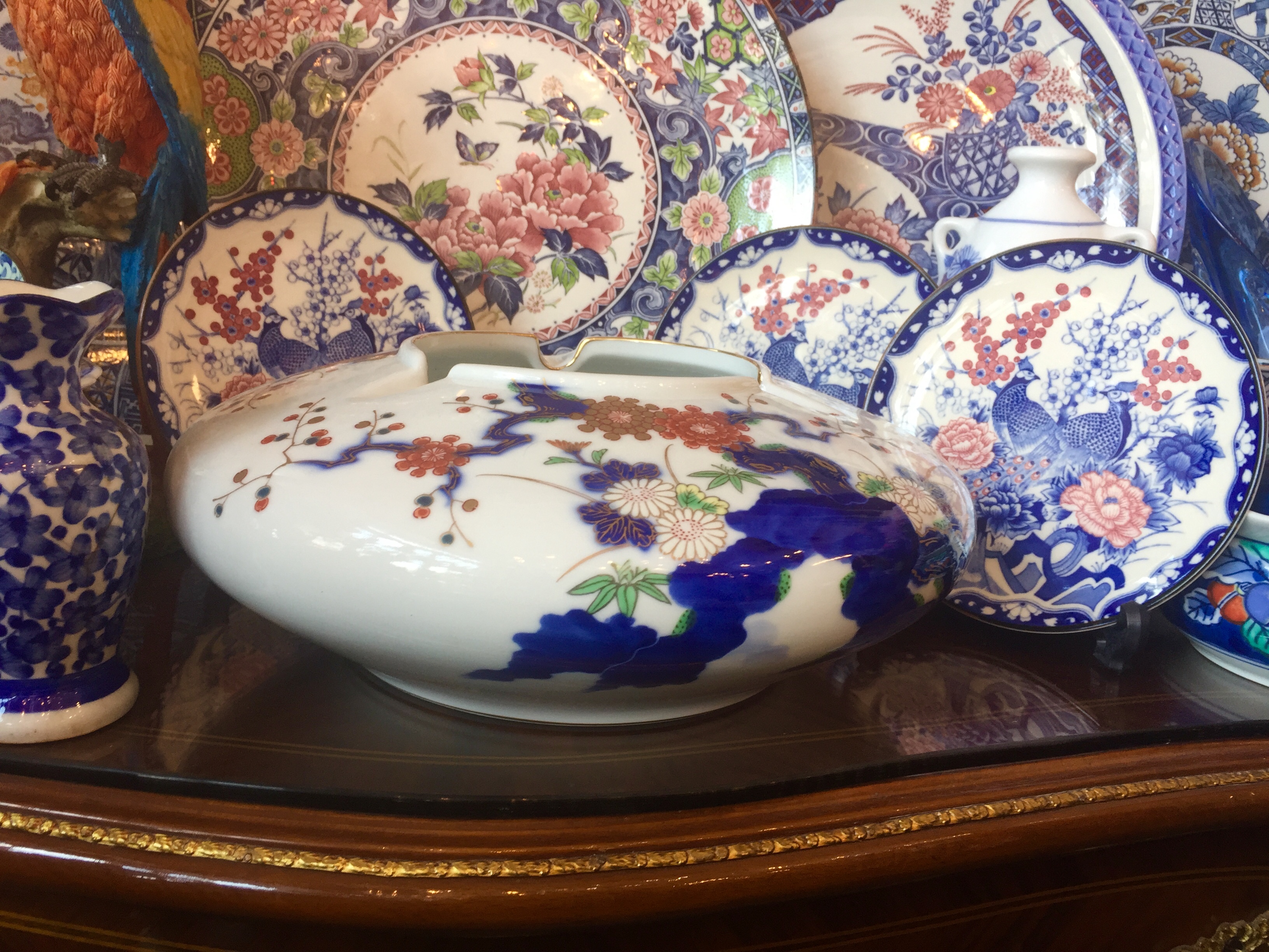 โถแจกันลายดอกเหมย