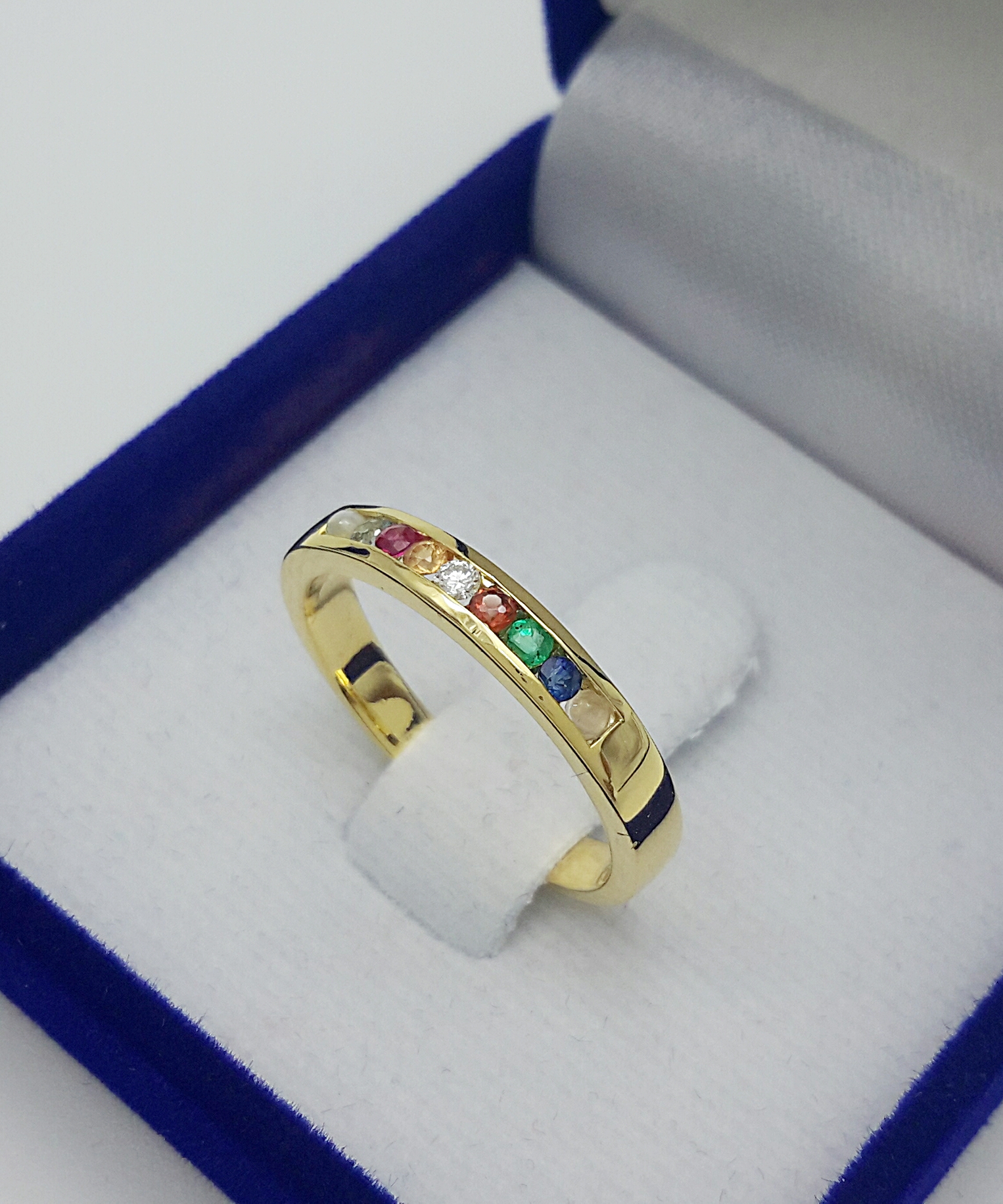 แหวนนพเก้าประดับเพชรแท้ และ พลอยนพเก้าแท้