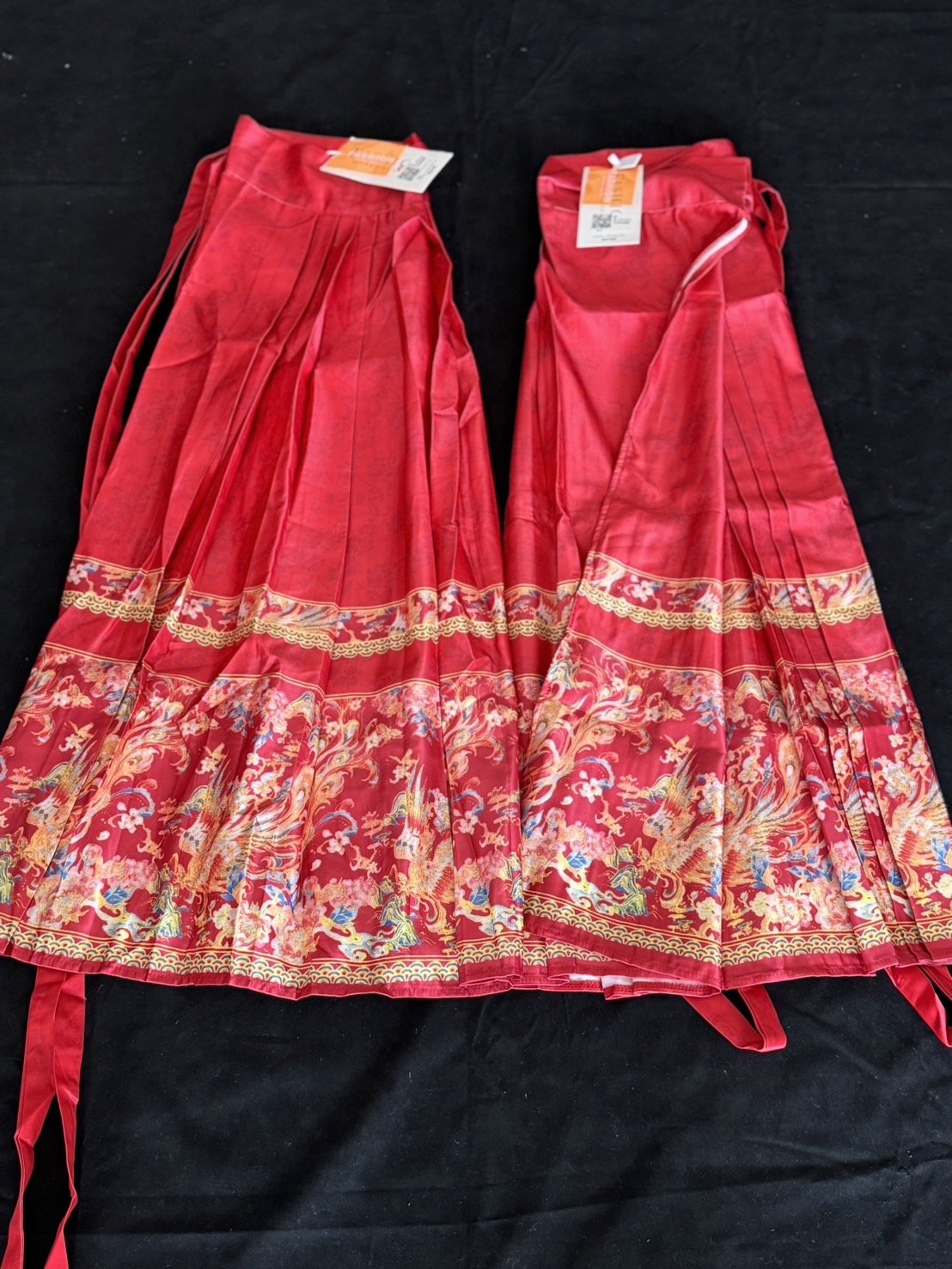 กระโปรงหม่าเมี่ยนยาว สีแดง