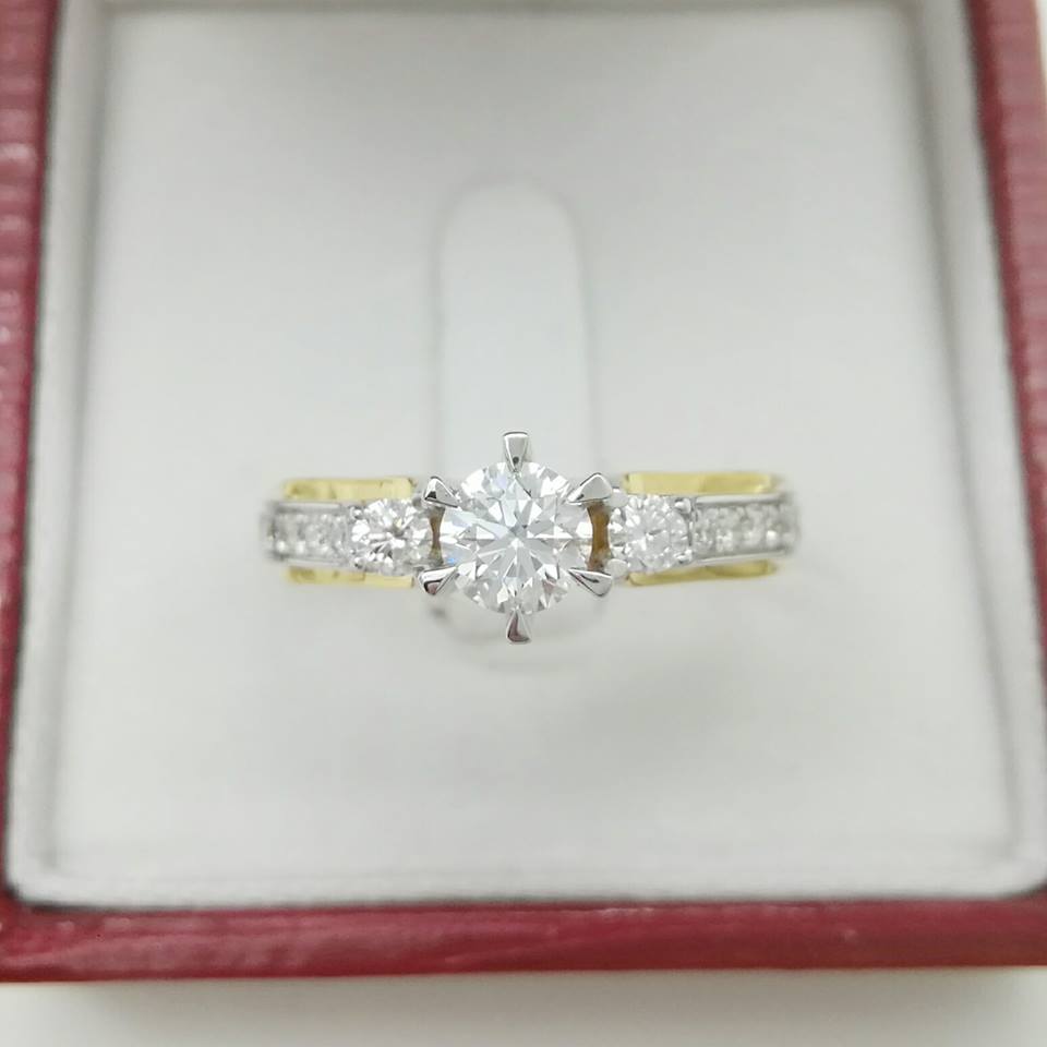 แหวนเพชรแท้เซอร์ GIA น้ำหนักรวม 0.60 cts ทองคำแท้ 18K