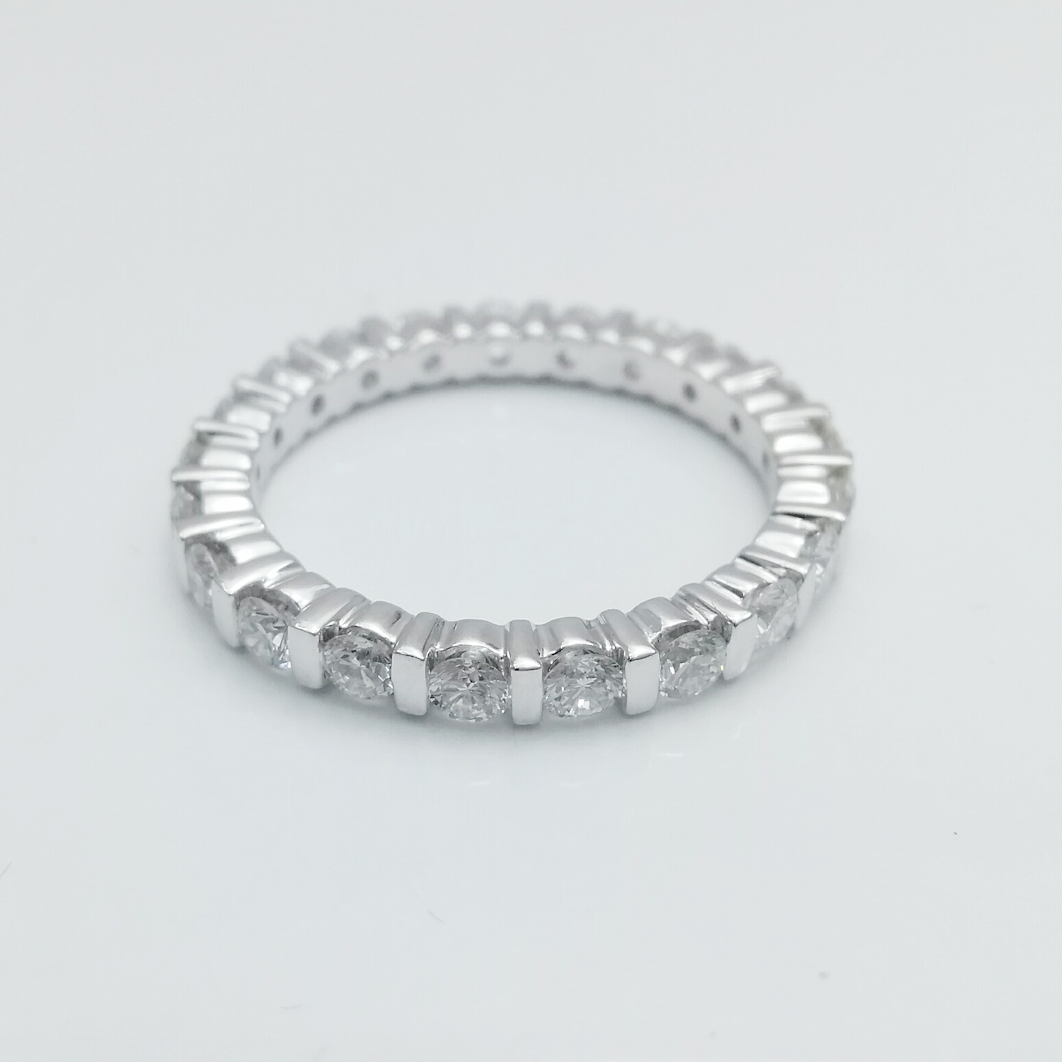 แหวนเพชรรอบวง Eternity ring น้ำหนักรวม 1.05 กะรัต