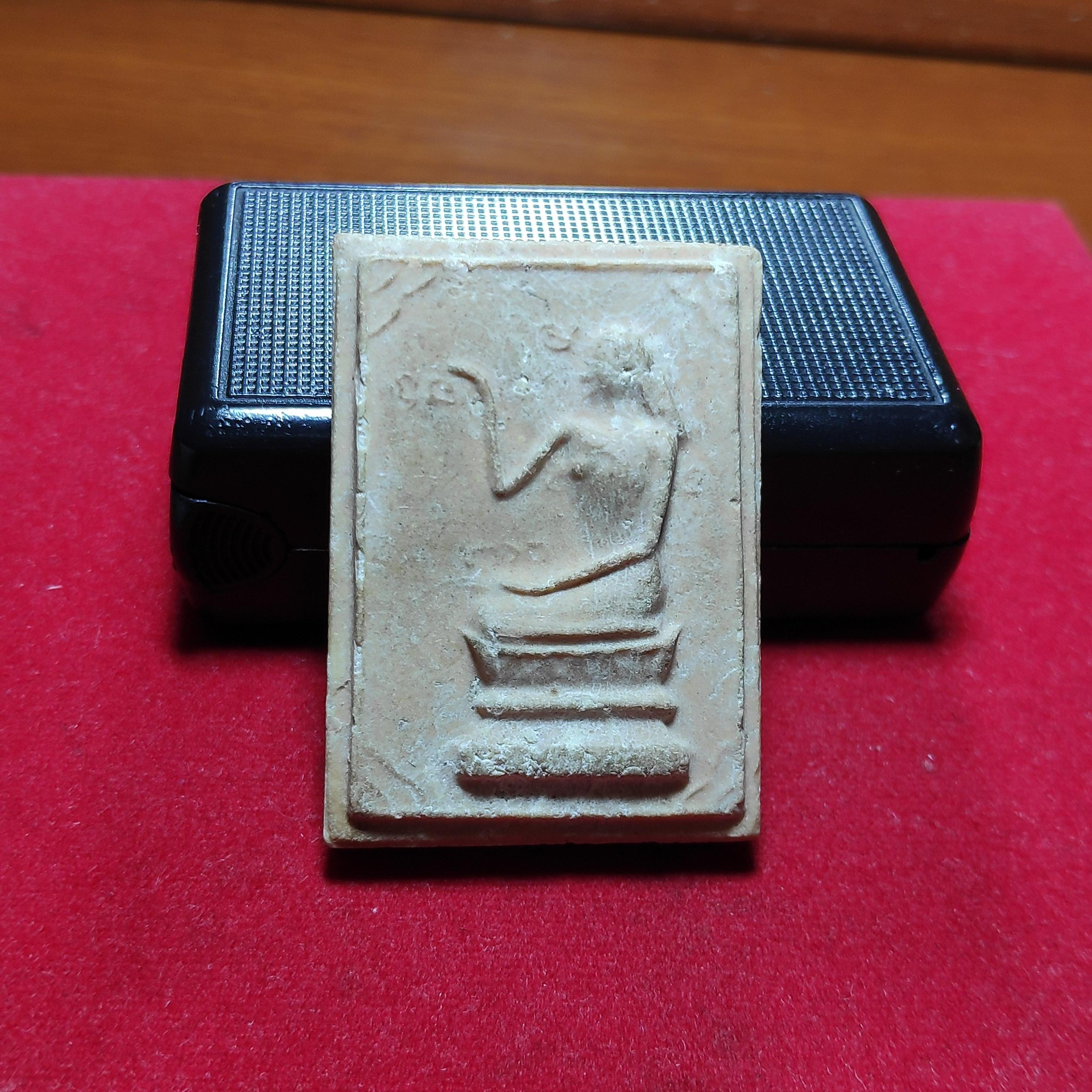 นางกวักหลวงปู่นาควัดมฤคทายวันพิมพ์ใหญ่เนื้อผงน้ำมัน