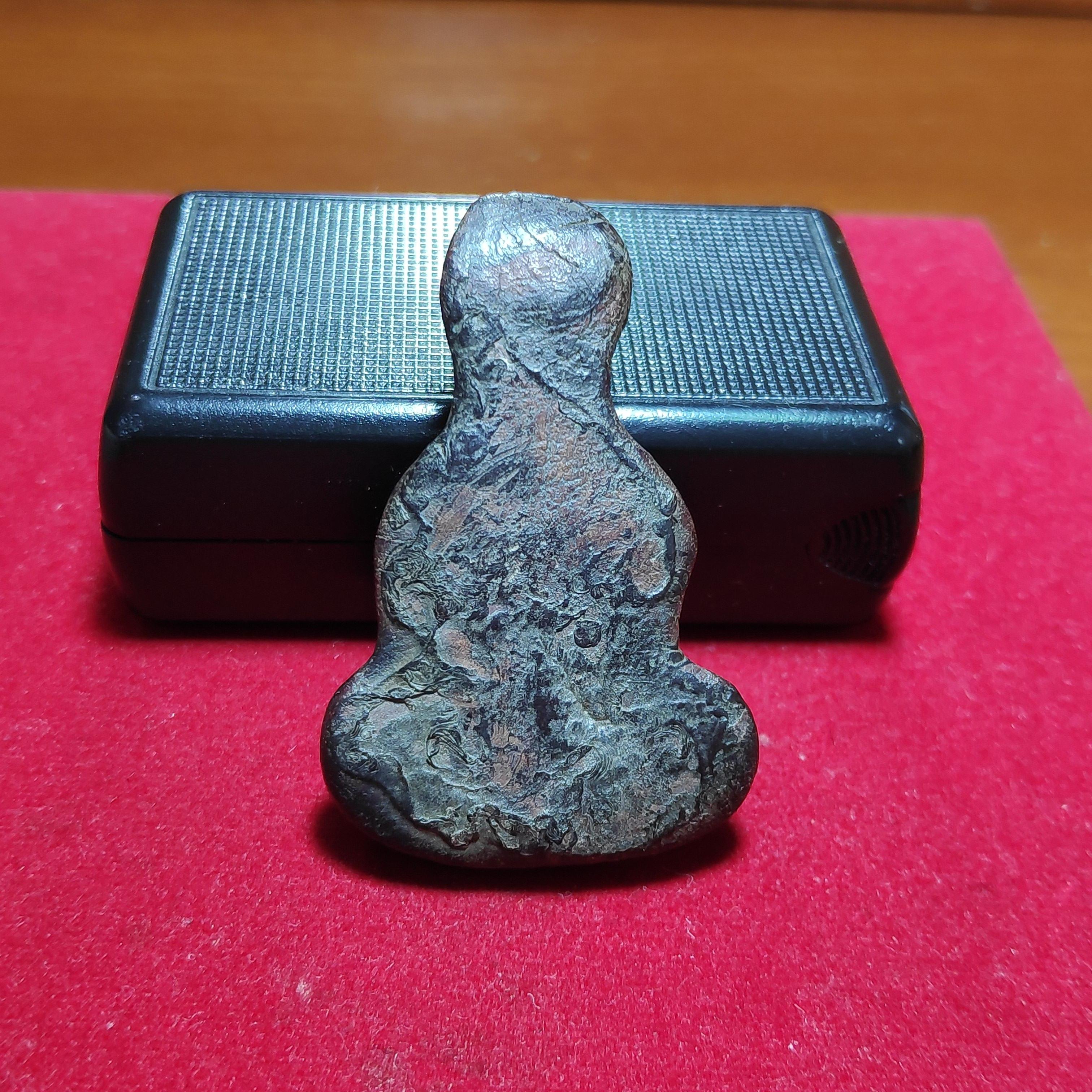 พระปิดตาหลวงปู่ยิ้มวัดหนองบัวพิมพ์ชลูดใหญ่สูง4.5เซ็นต์