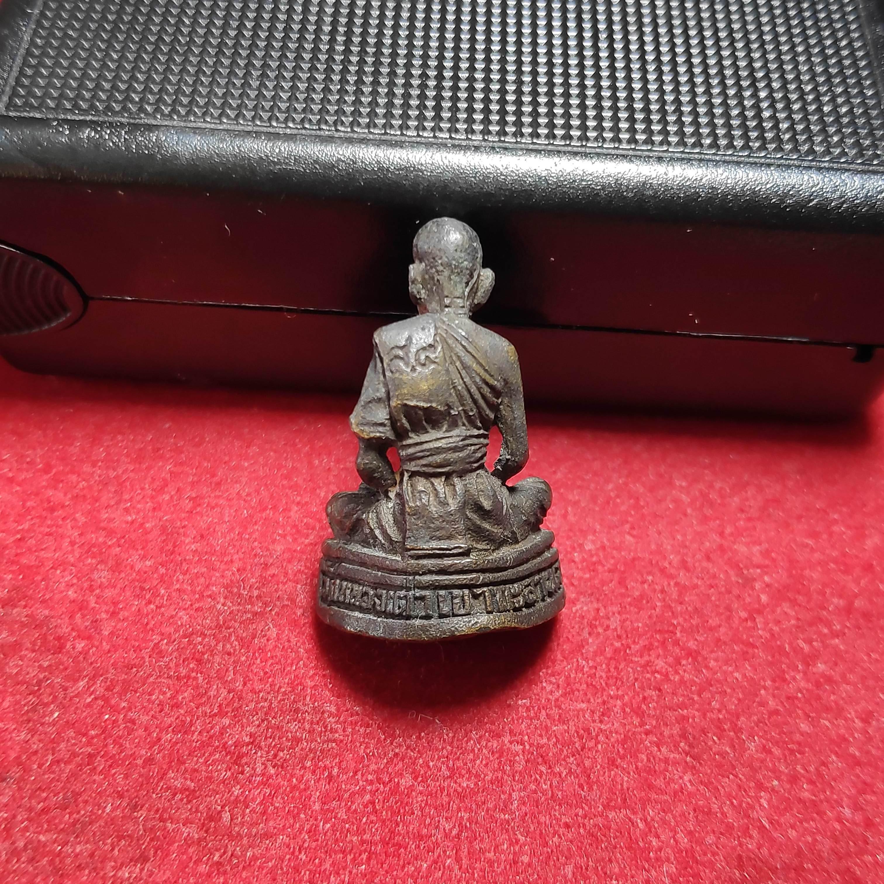 รูปหล่ออุดกริ่งหลวงพ่อเหว่าวัดหนองเต่าเขากะลา จ.นครสวรรค์