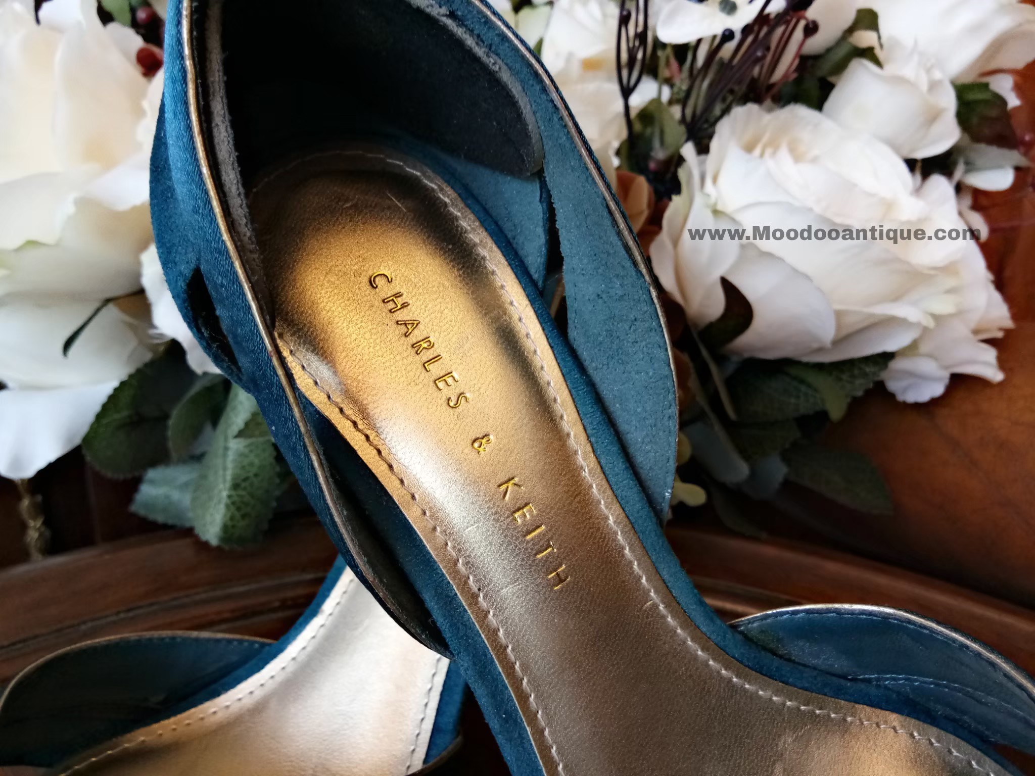 รองเท้า Charles & Keith ( Used) สีนำ้ทะเล