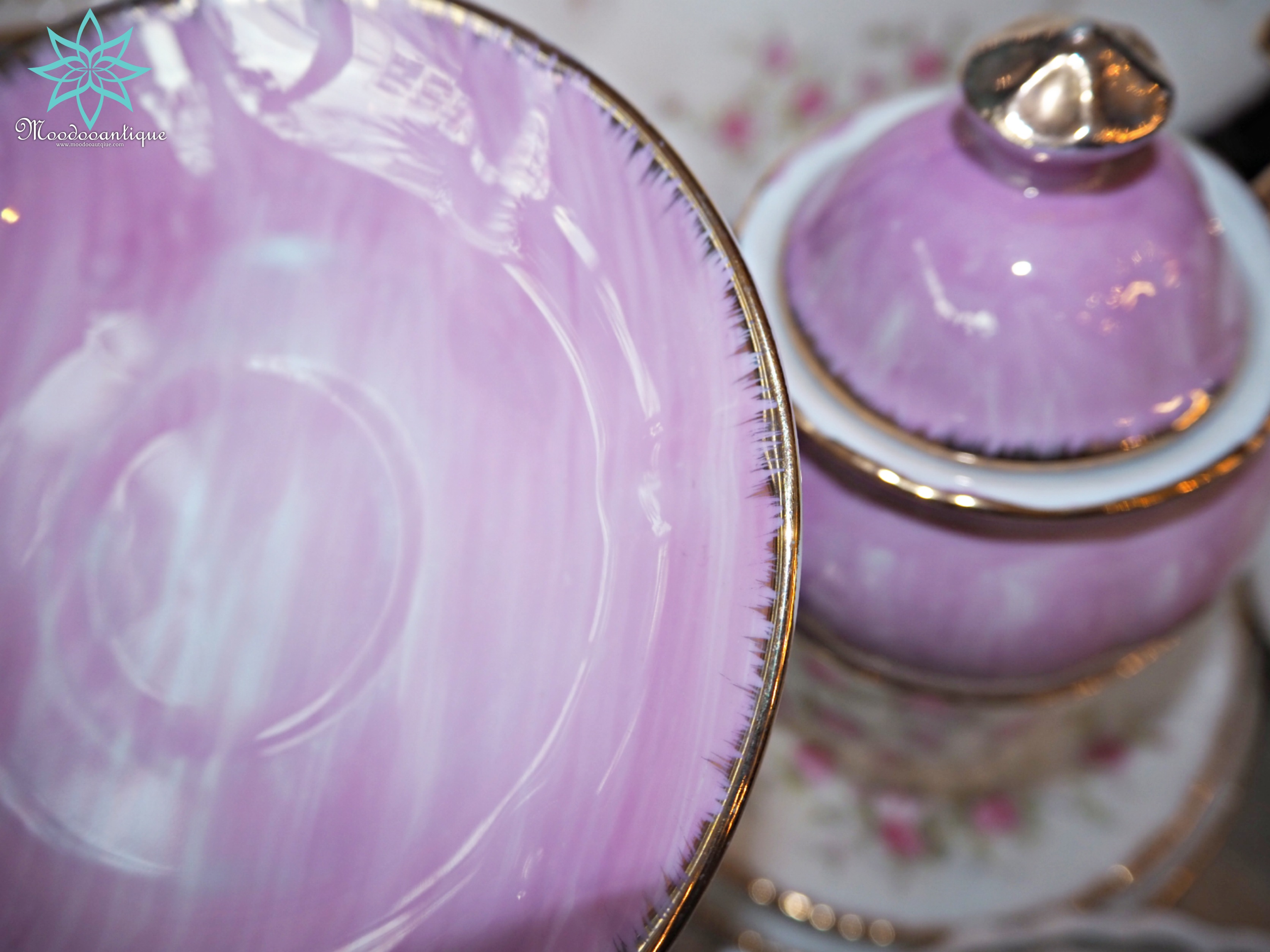 โถน้ำตาลชมพูอมม่วง