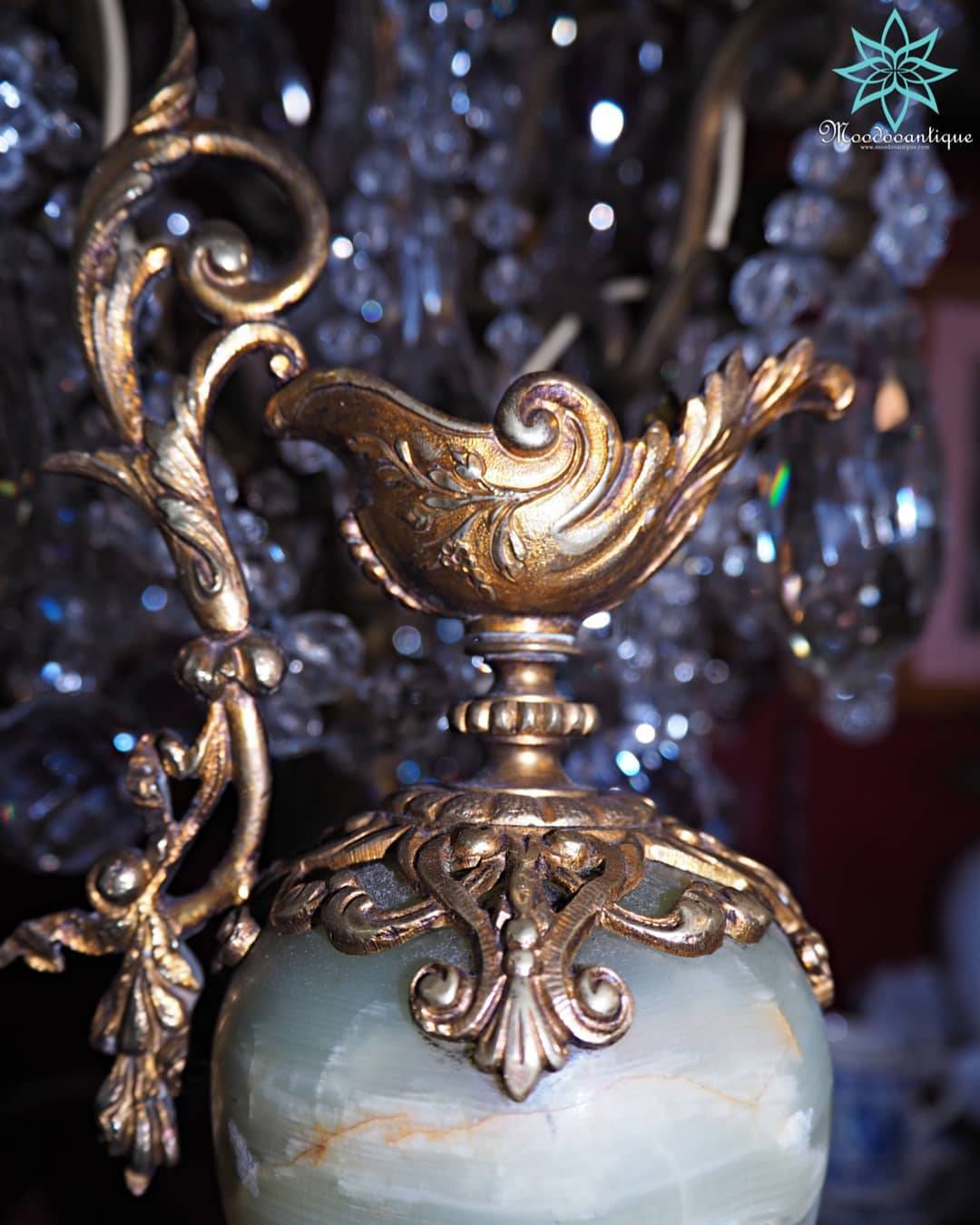 หินแกะสลักประดับบรอนซ์ทรงแจกัน