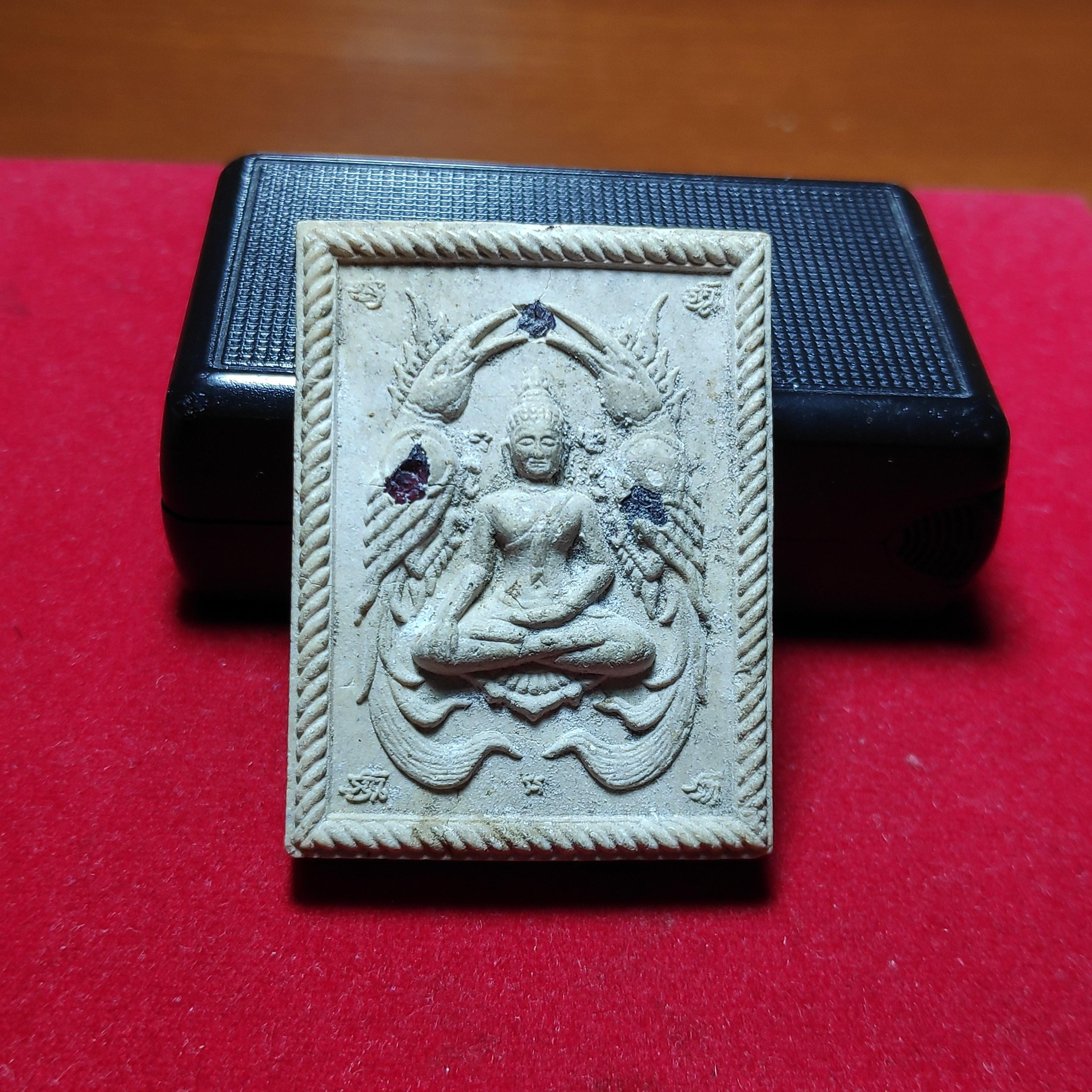 พระพุทธสาริกาคู่ฝังพลอยหลังยันต์ครูบากฤษณะวัดป่ามหาวัน