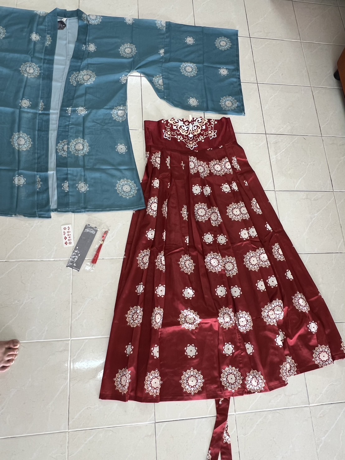 ชุดจีนหญิงฮั่น เสื้อเขียว + เดรสแดง