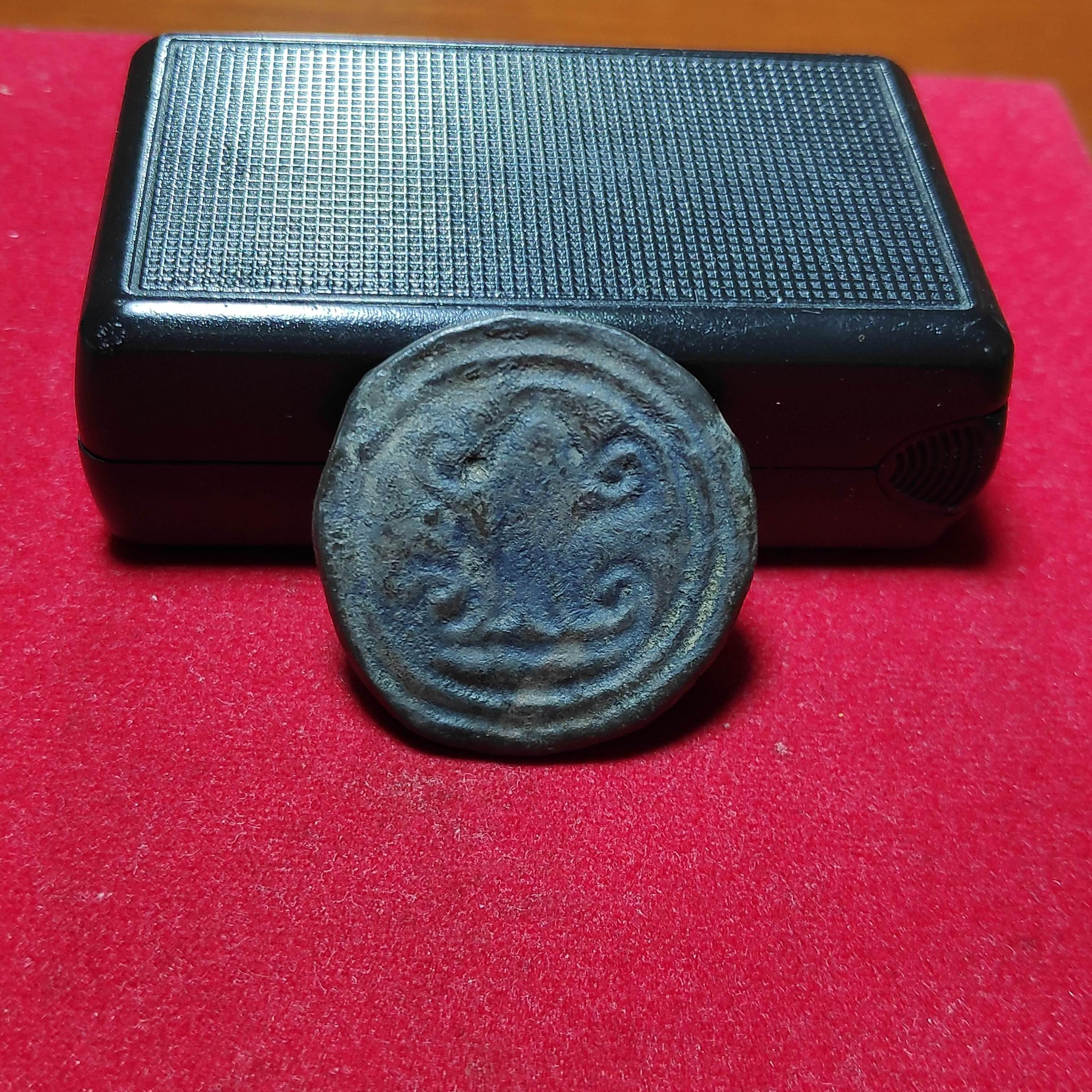 เหรียญกลมหล่อโบราณ