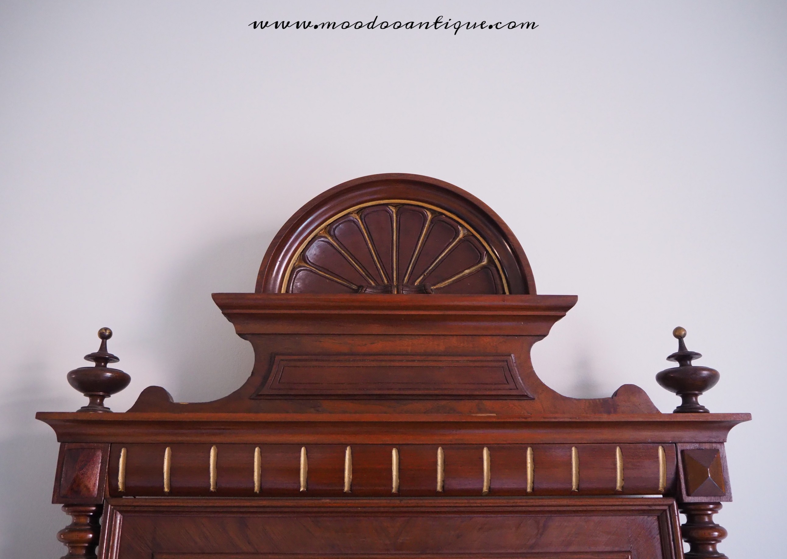 โต๊ะเครื่องแป้งไม้วอล์นัท