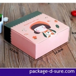 กล่องสี่เหลี่ยมจัตุรัส เปิดบน 13.5x13.5x5 สีชมพู เขียว ลายเด็กหญิง