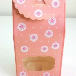 กล่องทรงสูง เจาะหน้าต่าง เปิดบน 9x5x16.8 ลายดอกไม้ พื้นโอรส