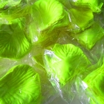 โปรโมชั่น//กลีบกุหลาบ รหัสสี 24 เหลืองตองอ่อน แพคละ 95-100 กลีบ