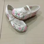 รองเท้า สไตล์จีน ของสาวน้อยสีขาว พร้อมส่ง