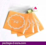 ล้างสต็อก//ถุงคุกกี้ แถบกาว 7x7 ลายโบว์ลูกใม้ พื้นหลังสีเนื้ออ่อน แพ็ค 100 ใบ