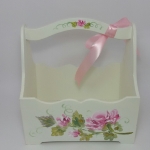 กระเช้าดอกไม้สีชมพู