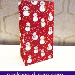 ถุงกระดาษสีแบบฐานตั้ง ไม่มีหูหิ้ว ไซส์เล็ก 23x12x7.5 สีแดงเข้ม ลายสโนว์แมน