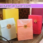 ถุงกระดาษสีแบบฐานตั้ง ไม่มีหูหิ้ว ไซส์กลาง 32x18x7.5 สีขาว